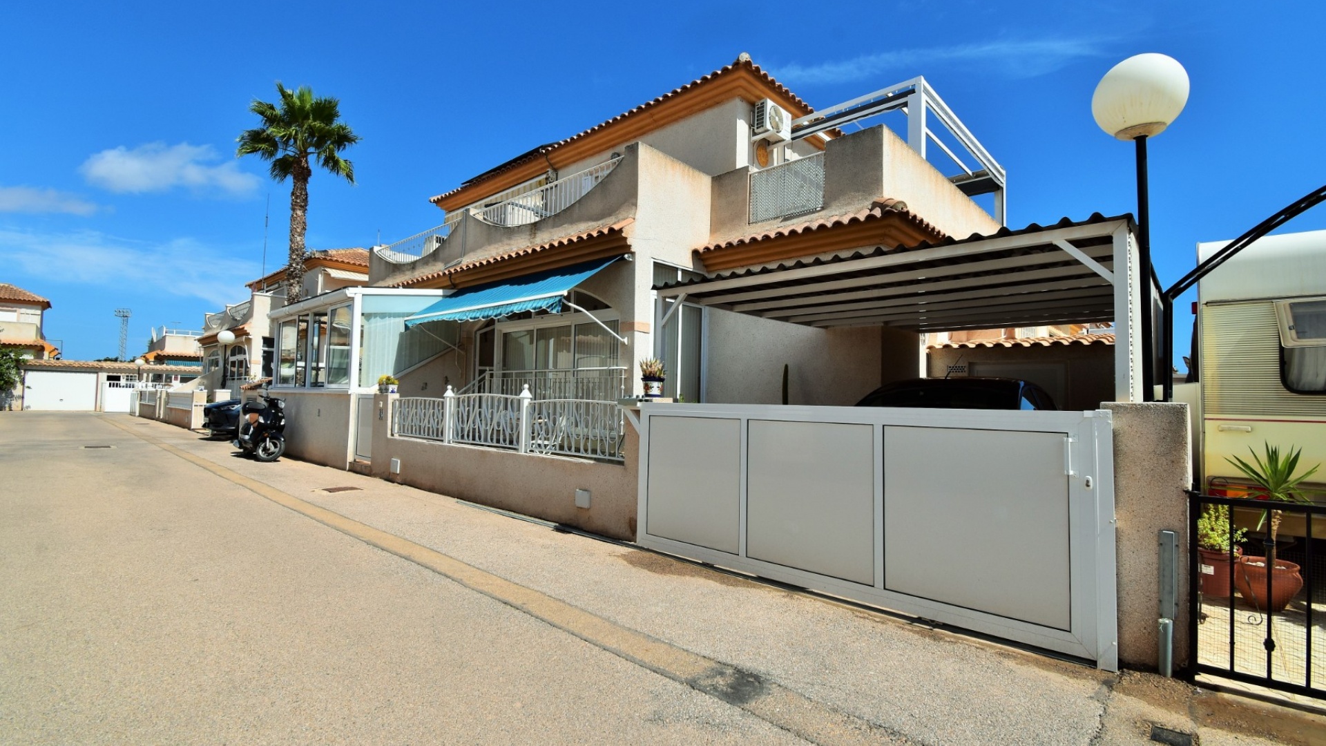 Återförsäljning - Villa - Orihuela Costa - Playa Flamenca