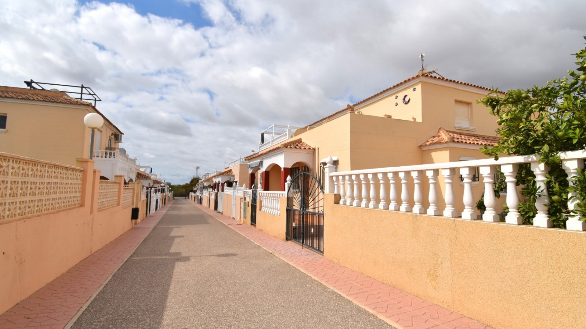 Återförsäljning - Villa - Orihuela Costa - Playa Flamenca