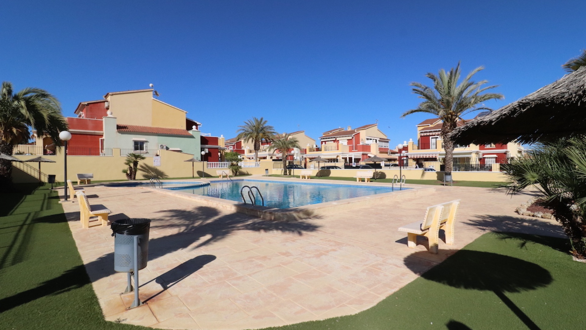 Återförsäljning - Villa - Torrevieja - altos de la bahia