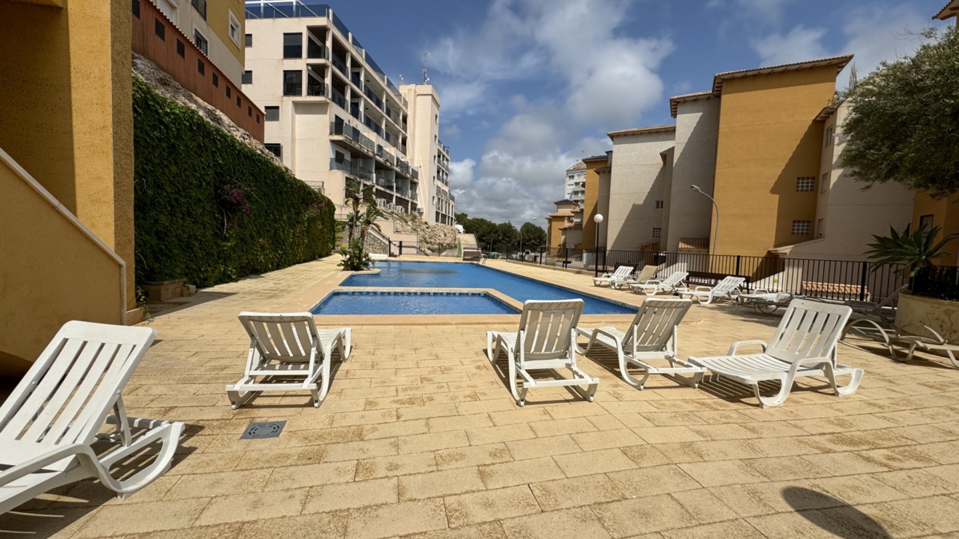 Resale - Apartment - Campoamor