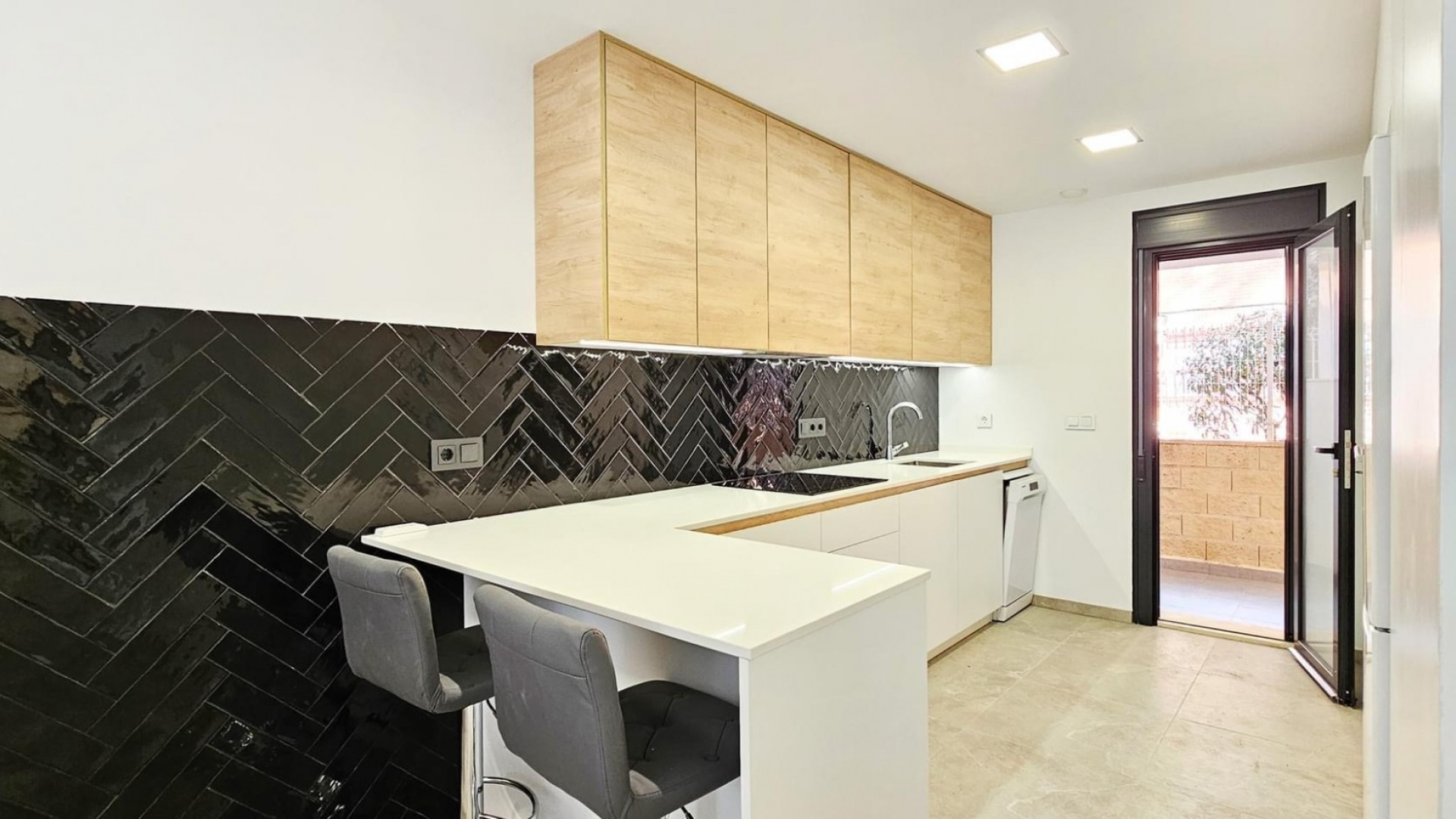 Resale - Apartment - Lo Pagan