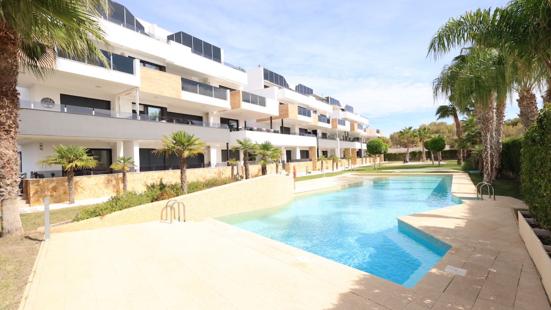 Resale - Apartment - Los Altos - Res. El Amanecer