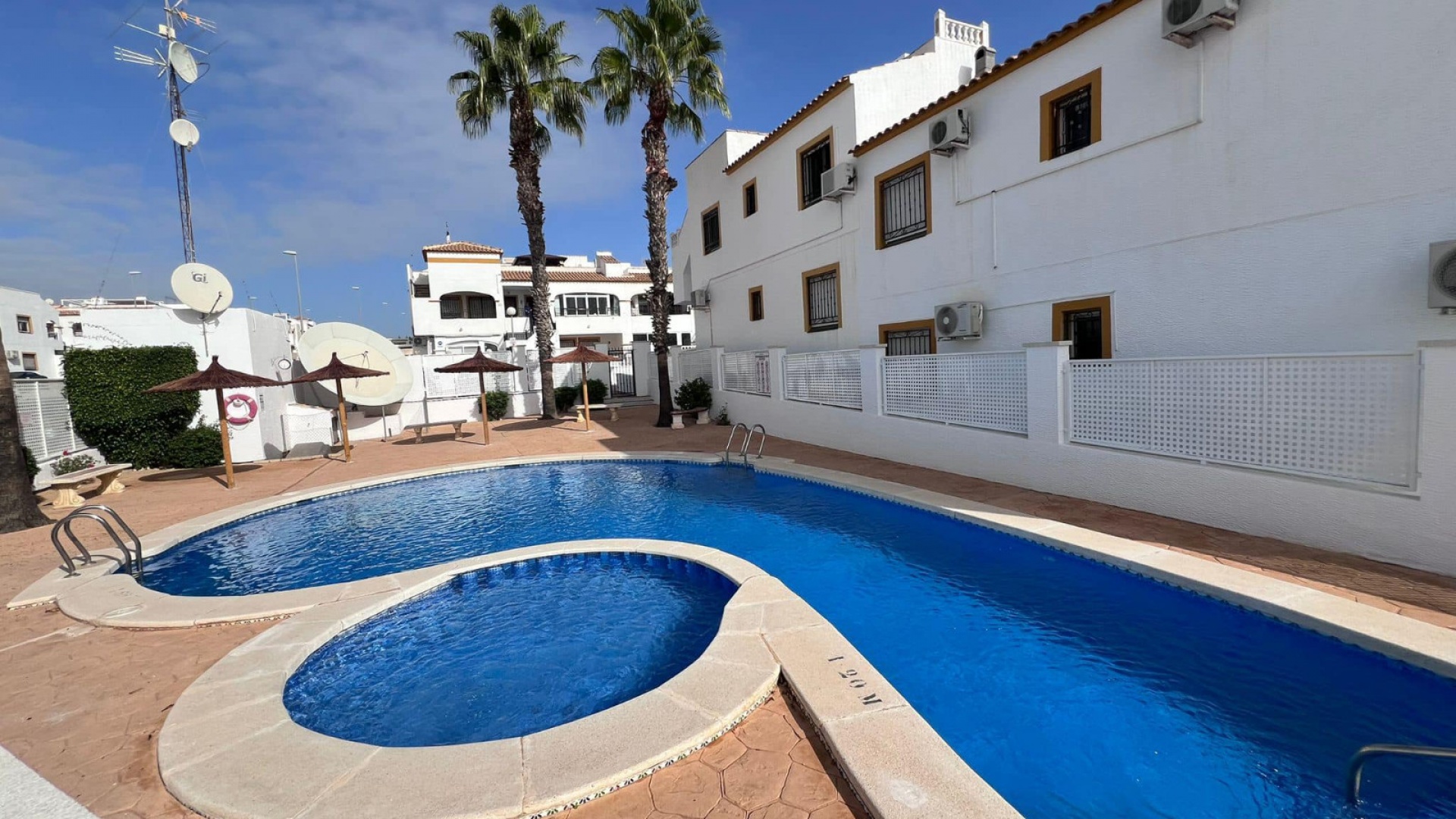 Resale - Apartment - Los Montesinos - entre naranjos