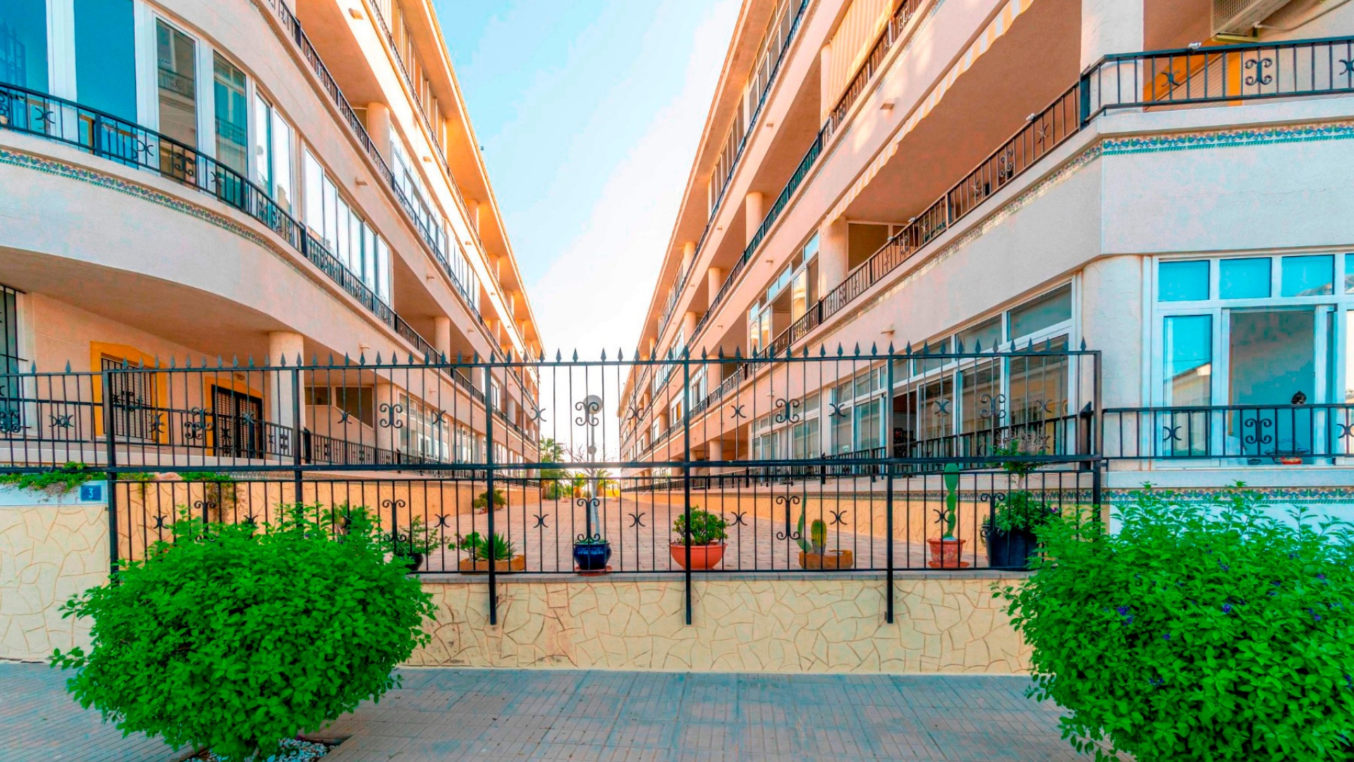 Resale - Apartment - Playa Flamenca - la mirada