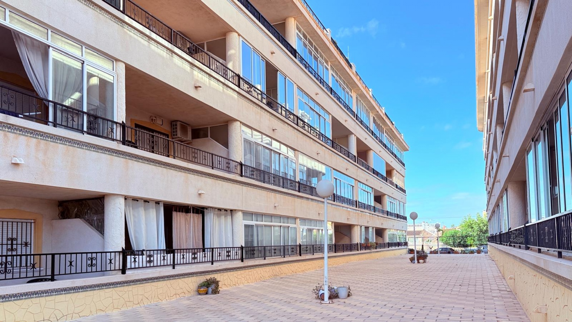 Resale - Apartment - Playa Flamenca - la mirada