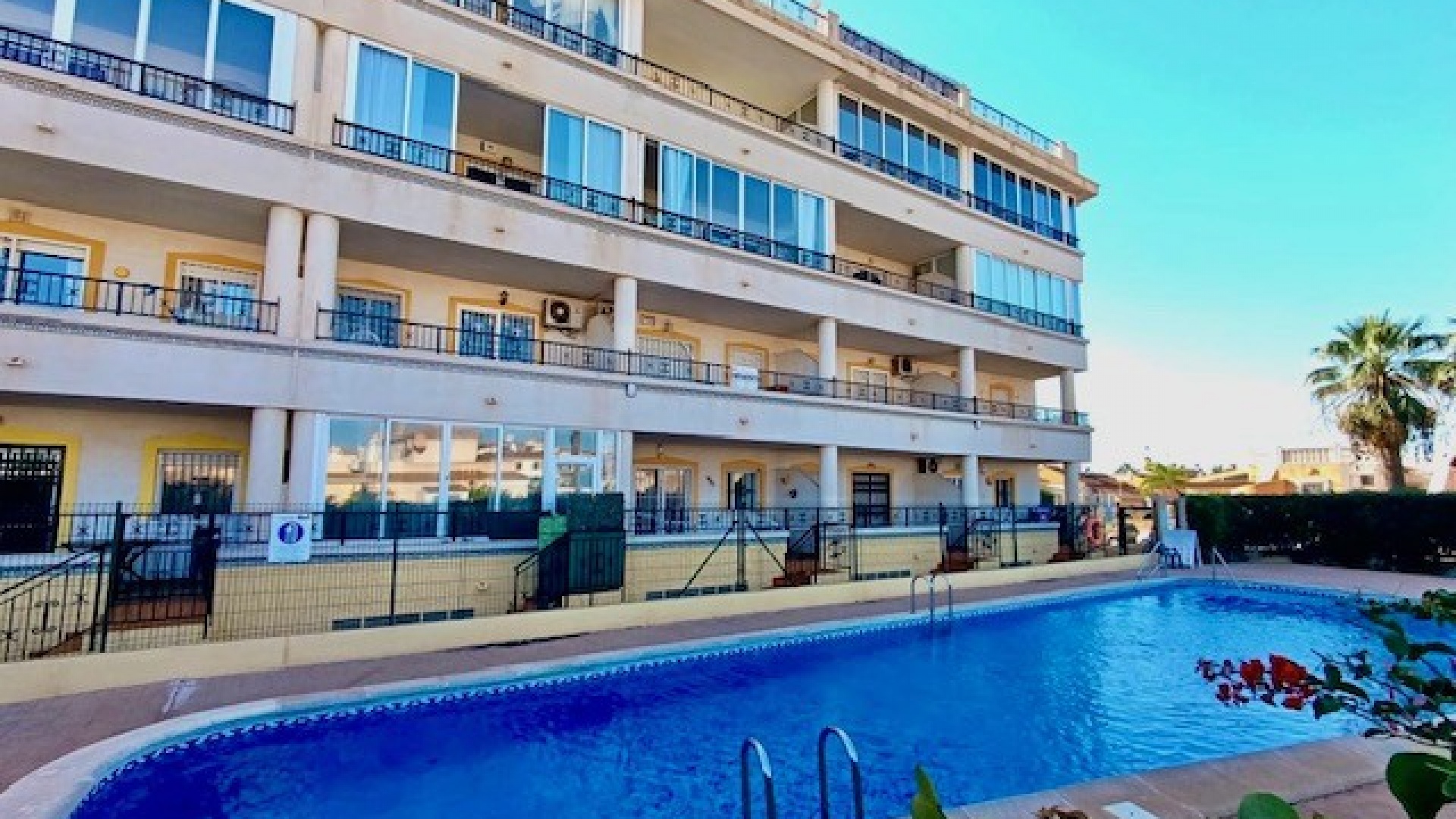 Resale - Apartment - Playa Flamenca - la mirada