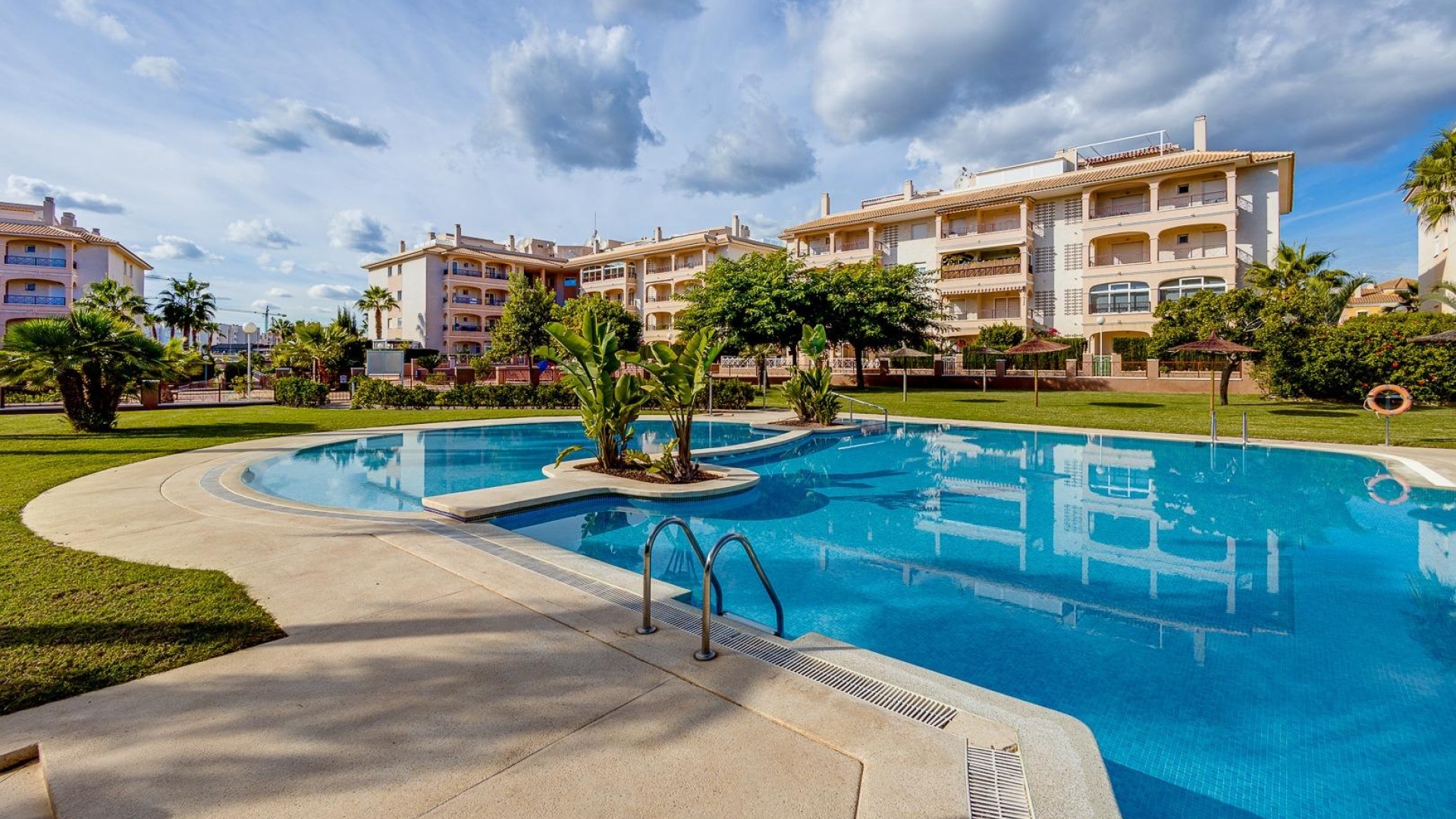 Resale - Apartment - Playa Flamenca - Laguna Golf