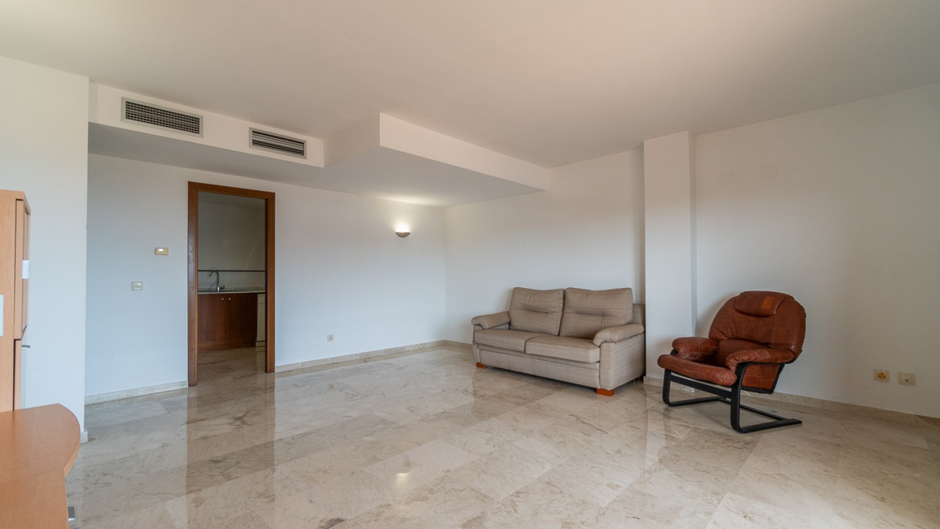 Resale - Apartment - Punta Prima - la entrada