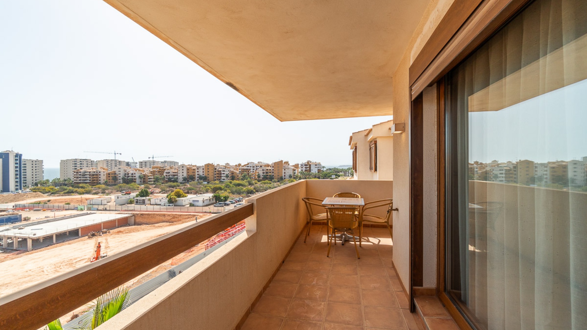 Resale - Apartment - Punta Prima - la entrada