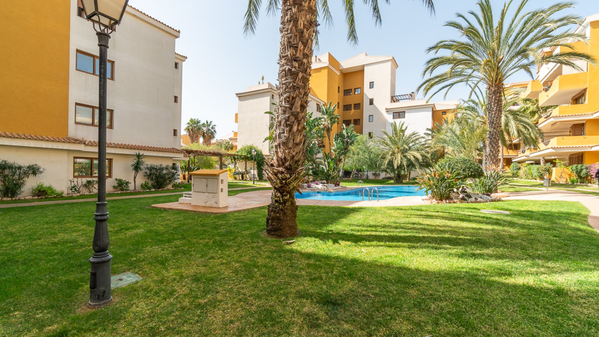 Resale - Apartment - Punta Prima - la entrada