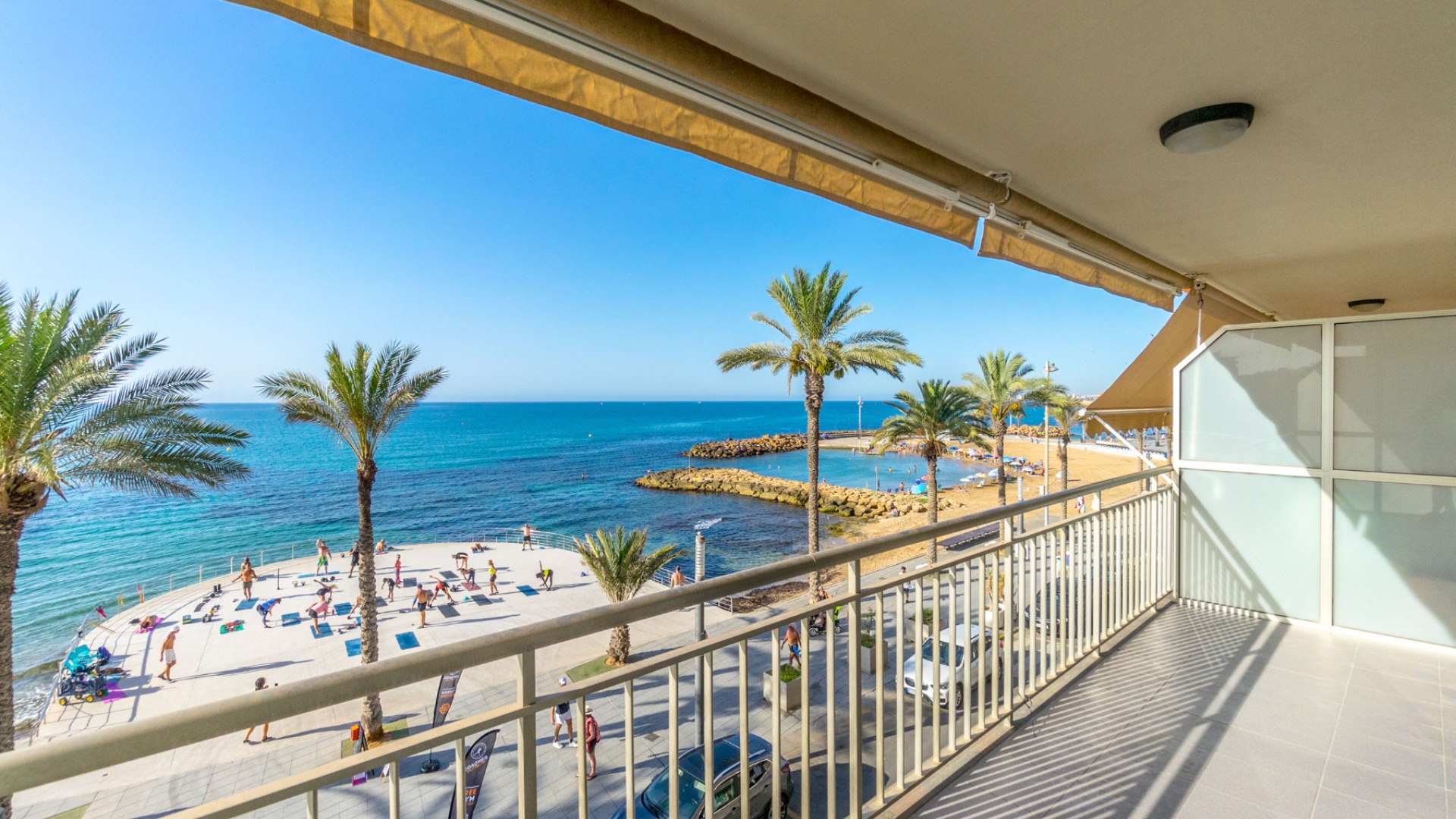 Resale - Apartment - Torrevieja - 1st line to the sea