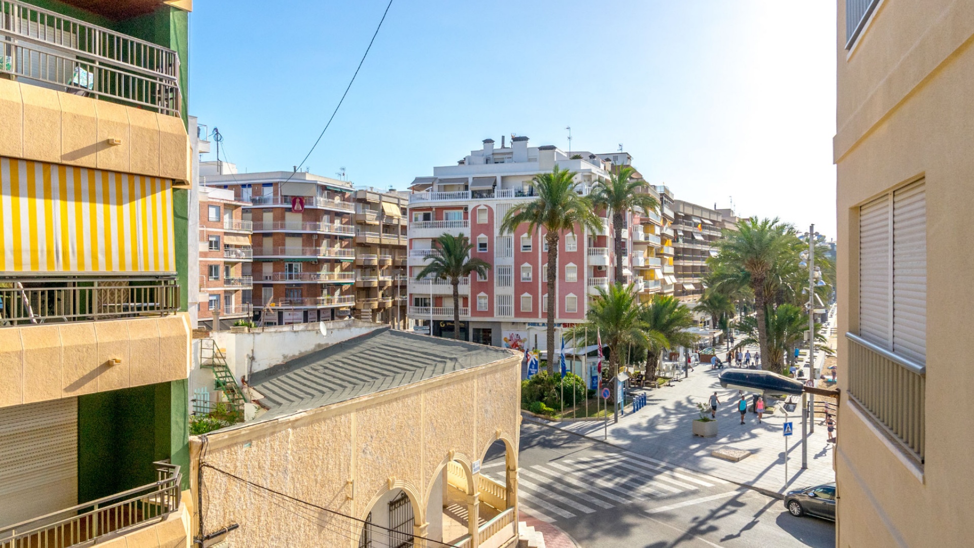 Resale - Apartment - Torrevieja - 1st line to the sea