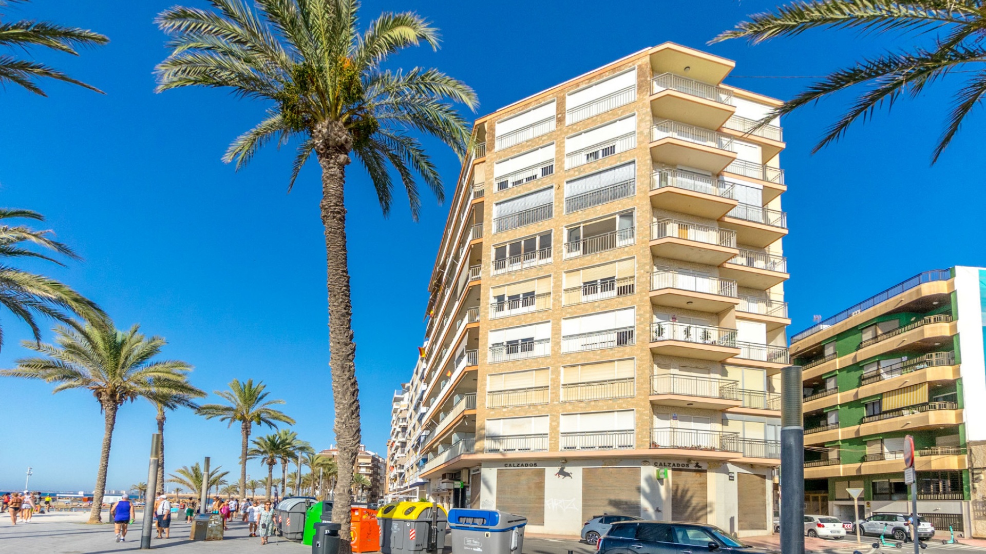 Resale - Apartment - Torrevieja - 1st line to the sea