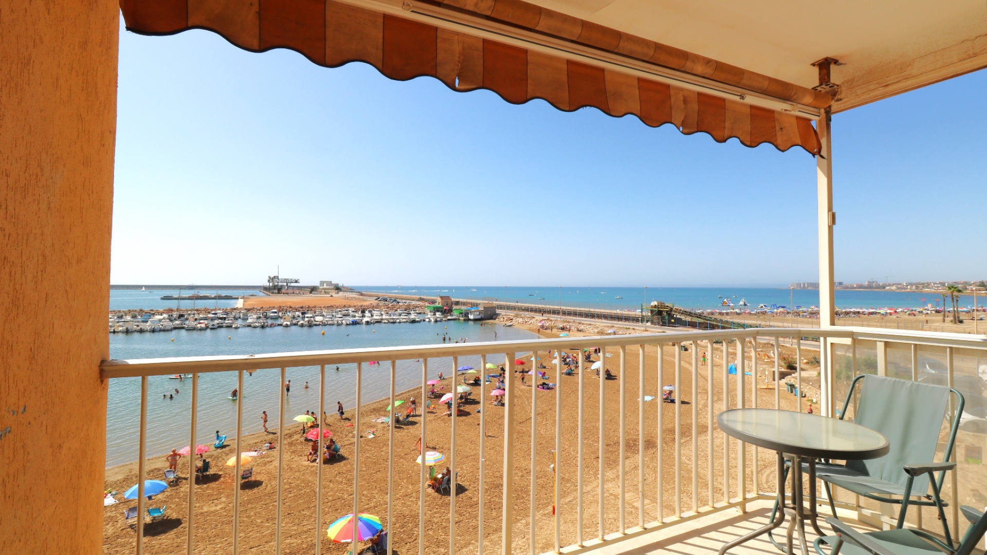 Resale - Apartment - Torrevieja - 1st line to the sea