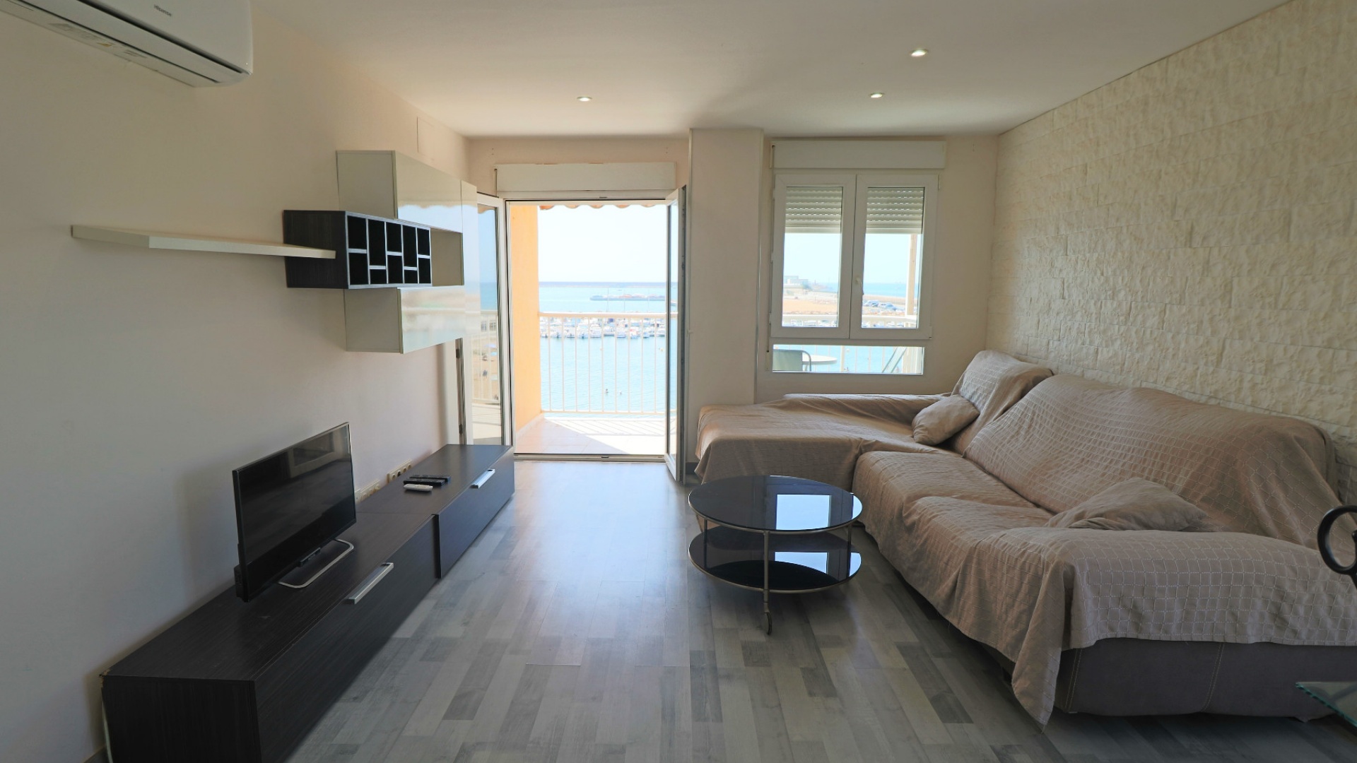 Resale - Apartment - Torrevieja - 1st line to the sea