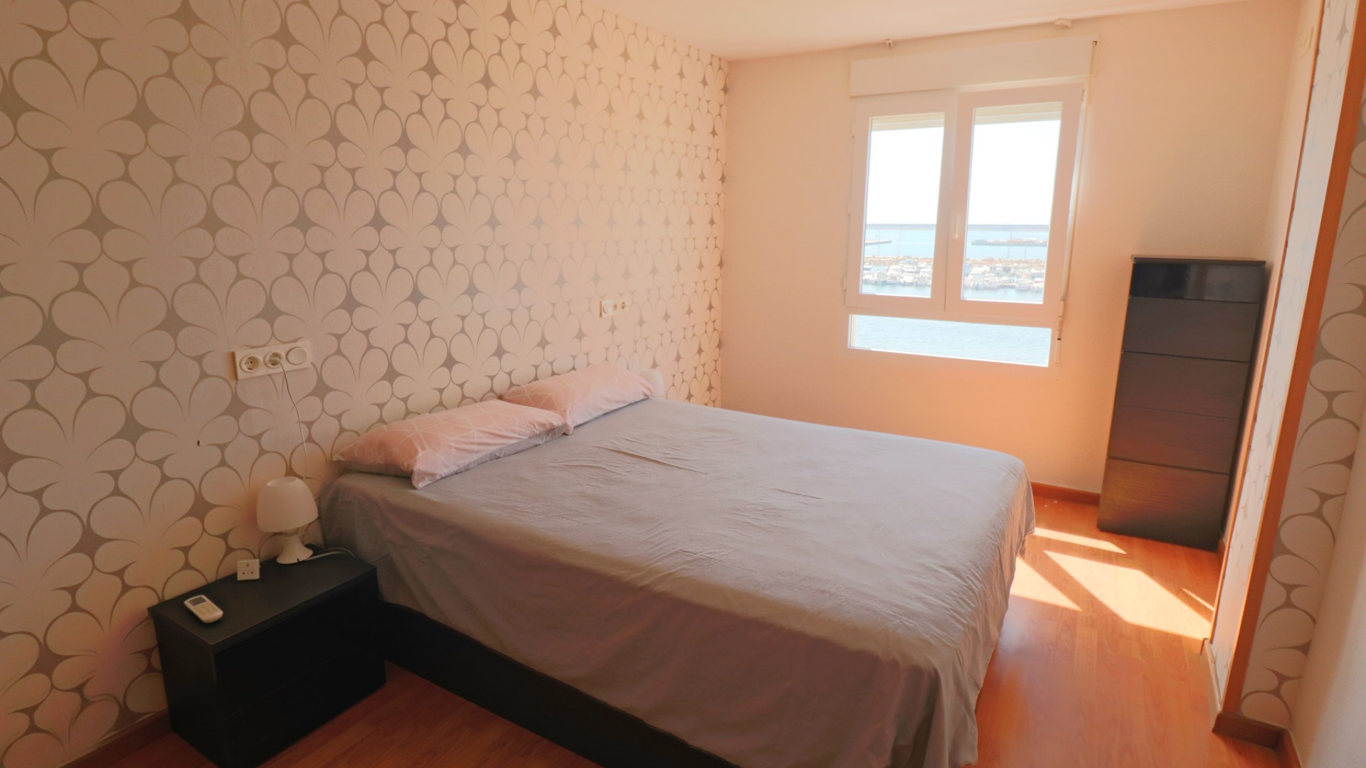 Resale - Apartment - Torrevieja - 1st line to the sea