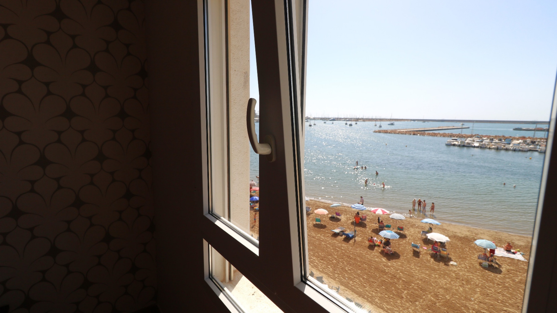 Resale - Apartment - Torrevieja - 1st line to the sea