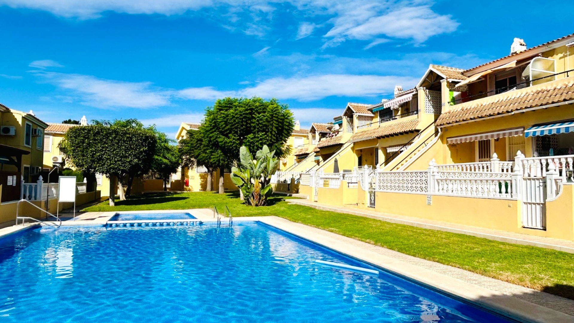 Resale - Apartment - Villamartin - lomas del golf