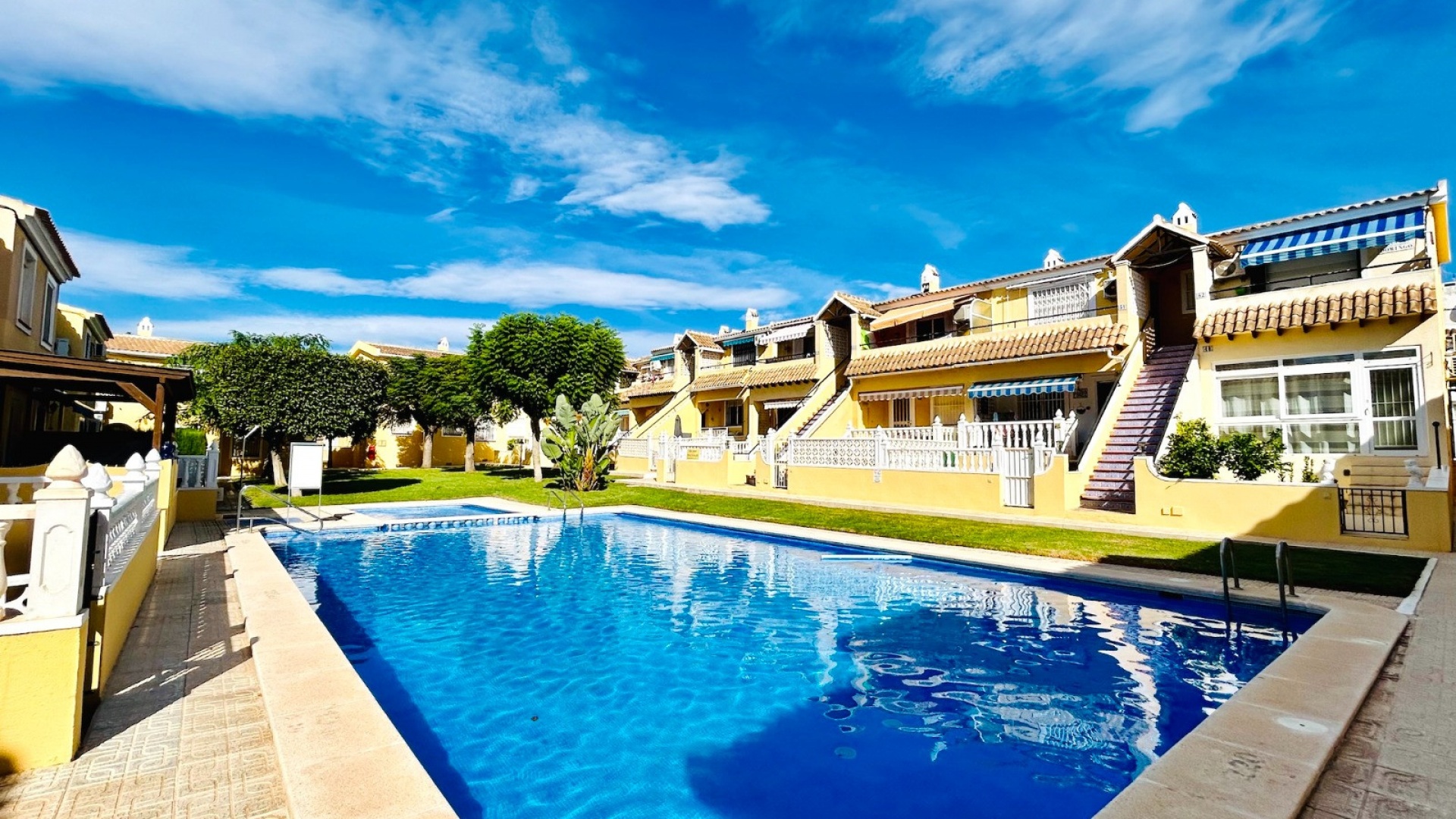 Resale - Apartment - Villamartin - lomas del golf