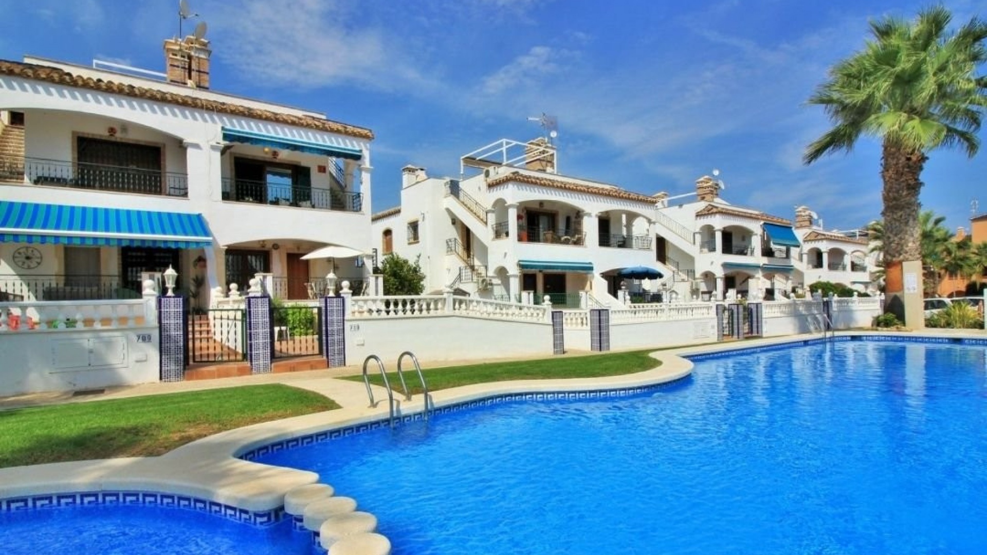 Resale - Apartment - Villamartin