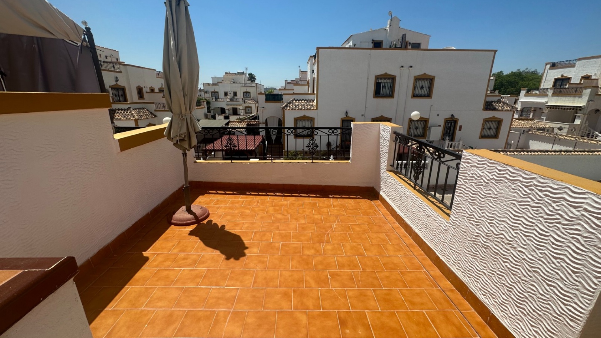 Resale - Townhouse - Los Montesinos - Entre Naranjos