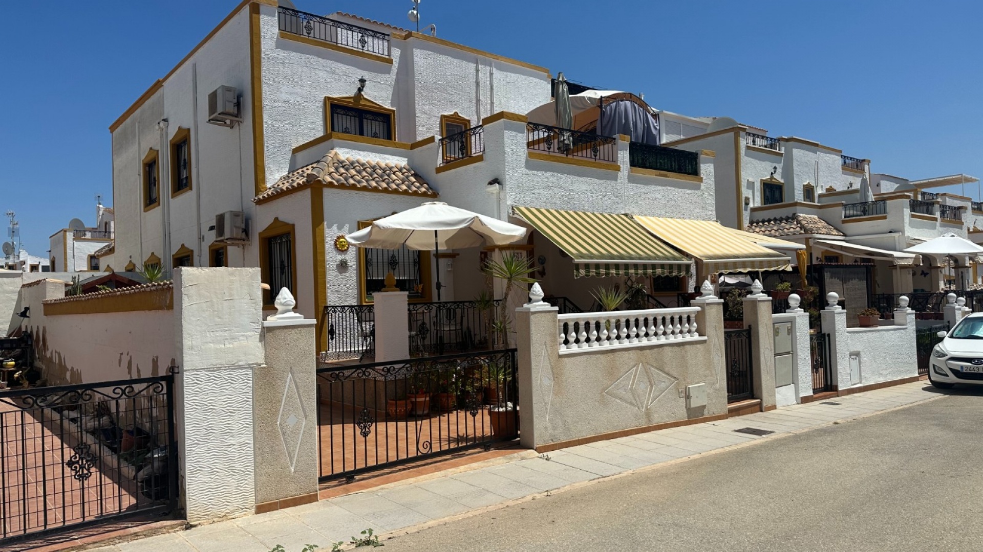 Resale - Townhouse - Los Montesinos - Entre Naranjos