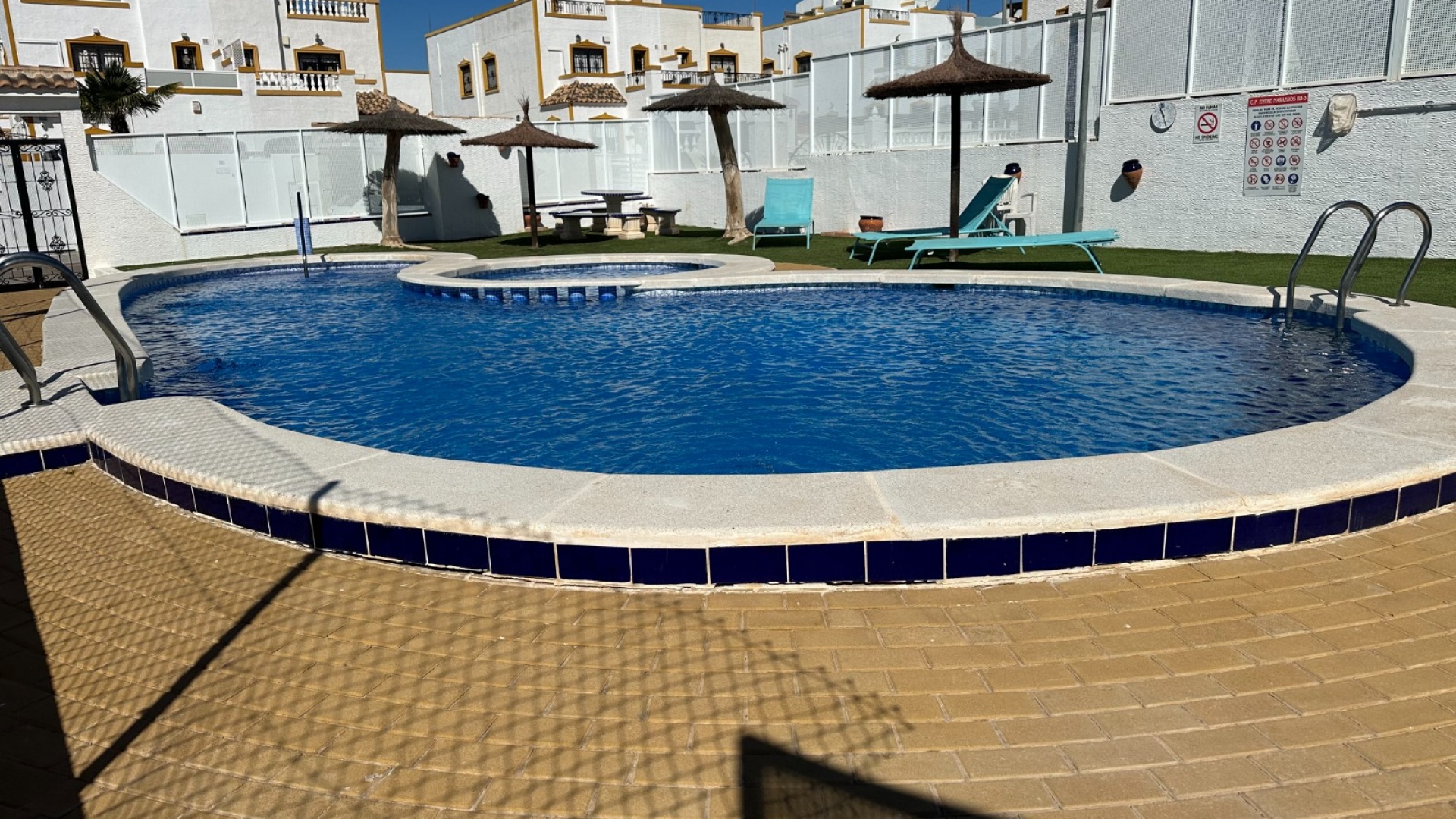 Resale - Townhouse - Los Montesinos - Entre Naranjos