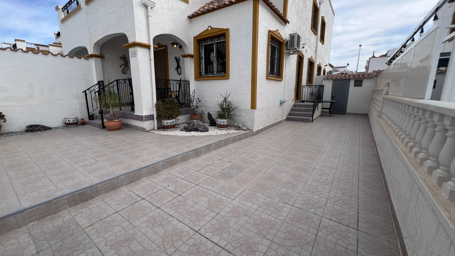 Resale - Townhouse - Los Montesinos - Entre Naranjos