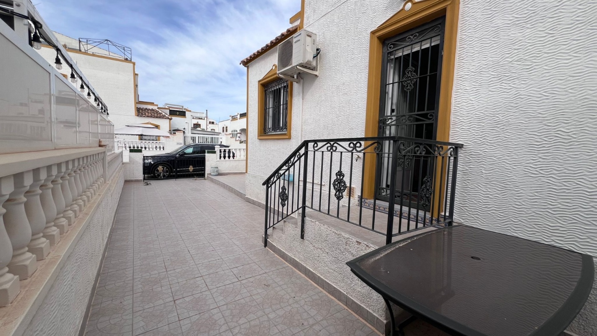 Resale - Townhouse - Los Montesinos - Entre Naranjos