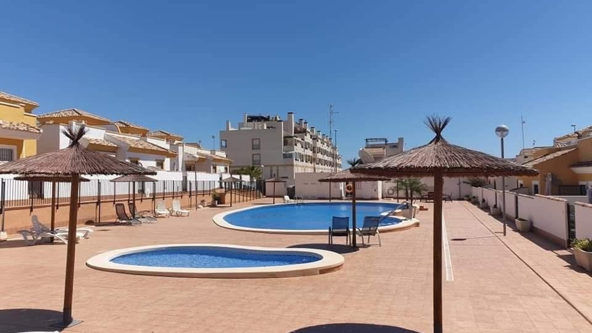 Resale - Townhouse - Los Montesinos - Entre Naranjos