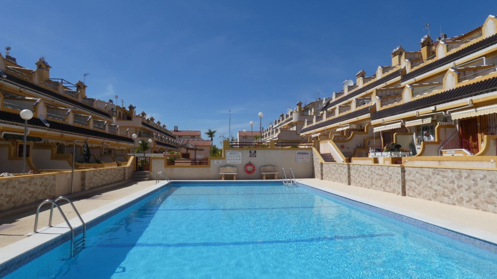 Resale - Townhouse - Playa Flamenca - las chismosas