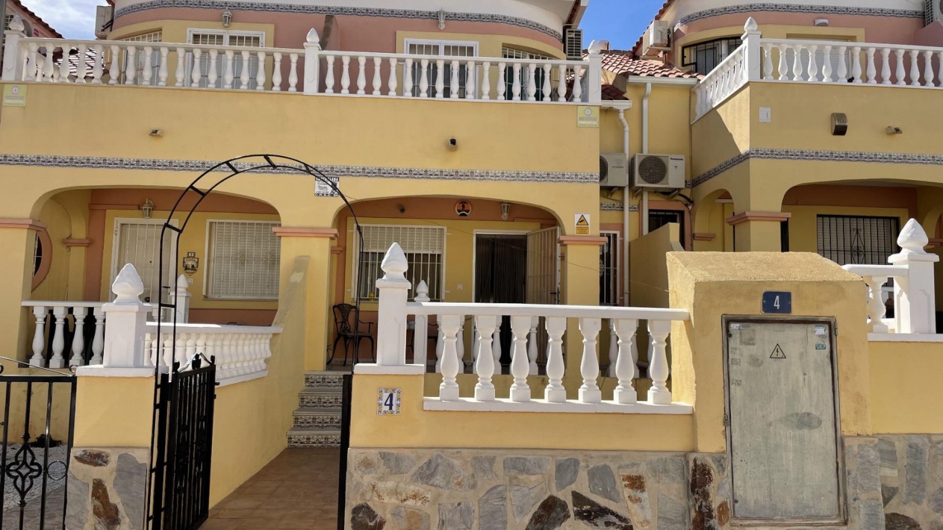 Resale - Townhouse - Villamartin - bosque de las lomas