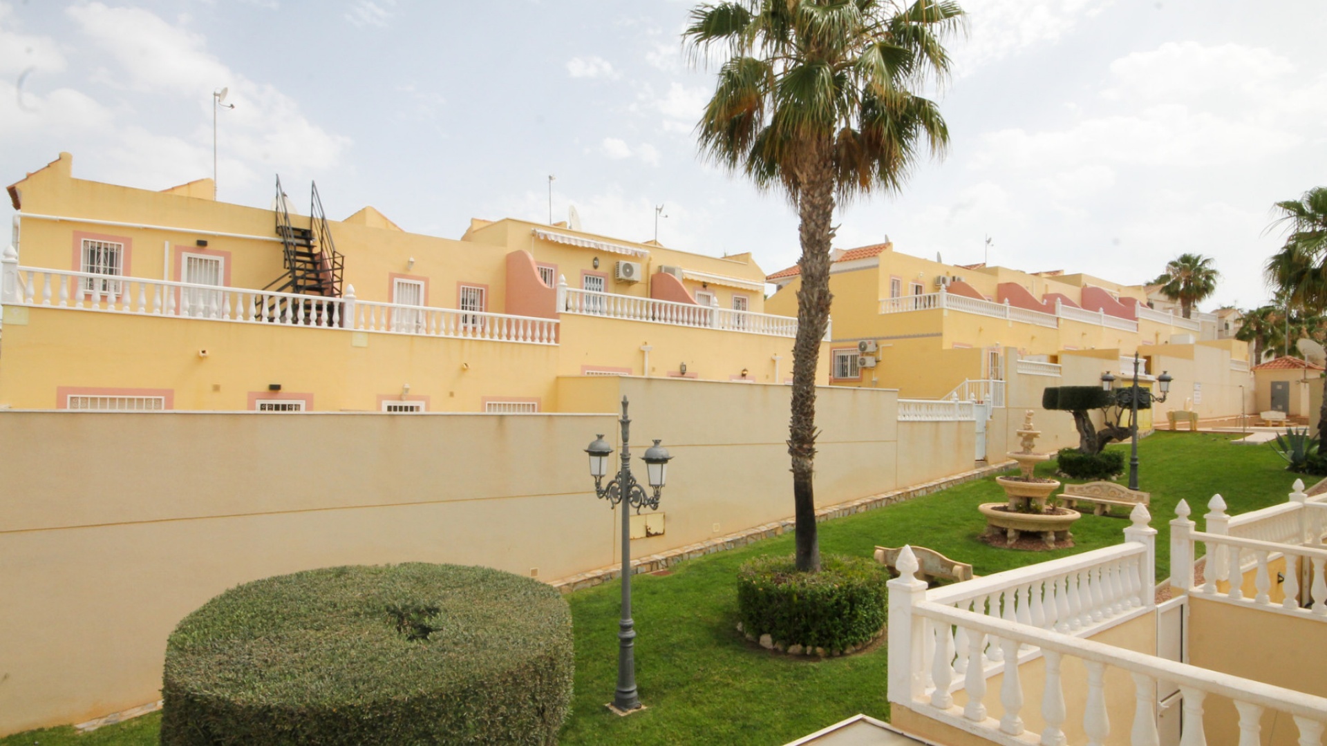 Resale - Townhouse - Villamartin - bosque de las lomas