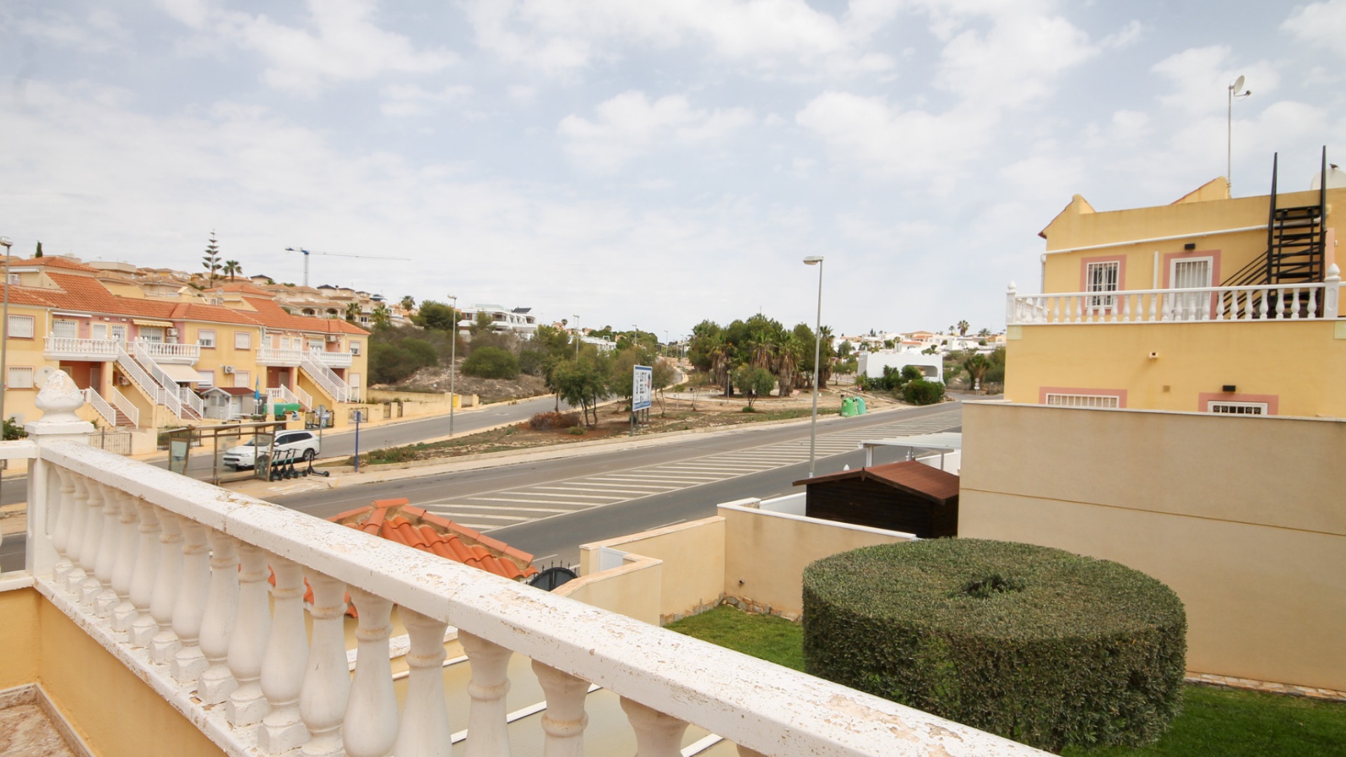 Resale - Townhouse - Villamartin - bosque de las lomas