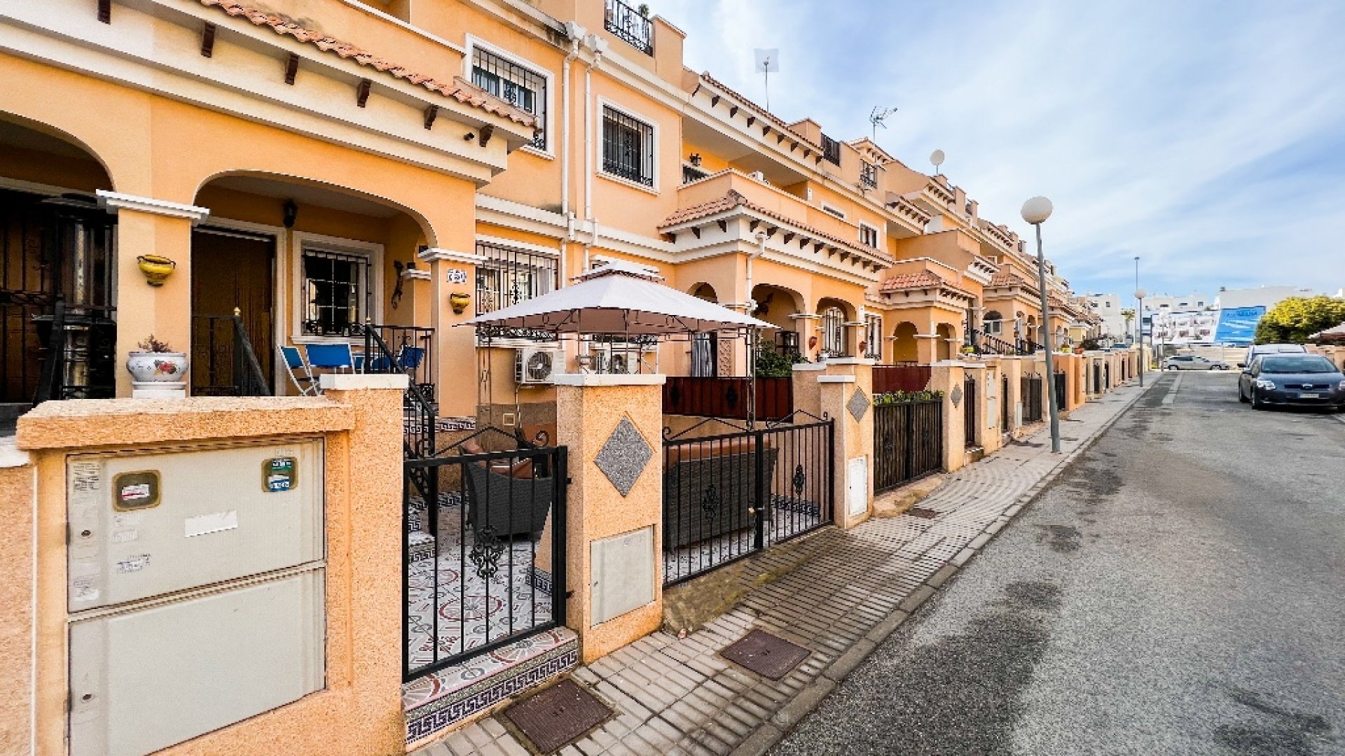 Resale - Townhouse - Villamartin - entre golf