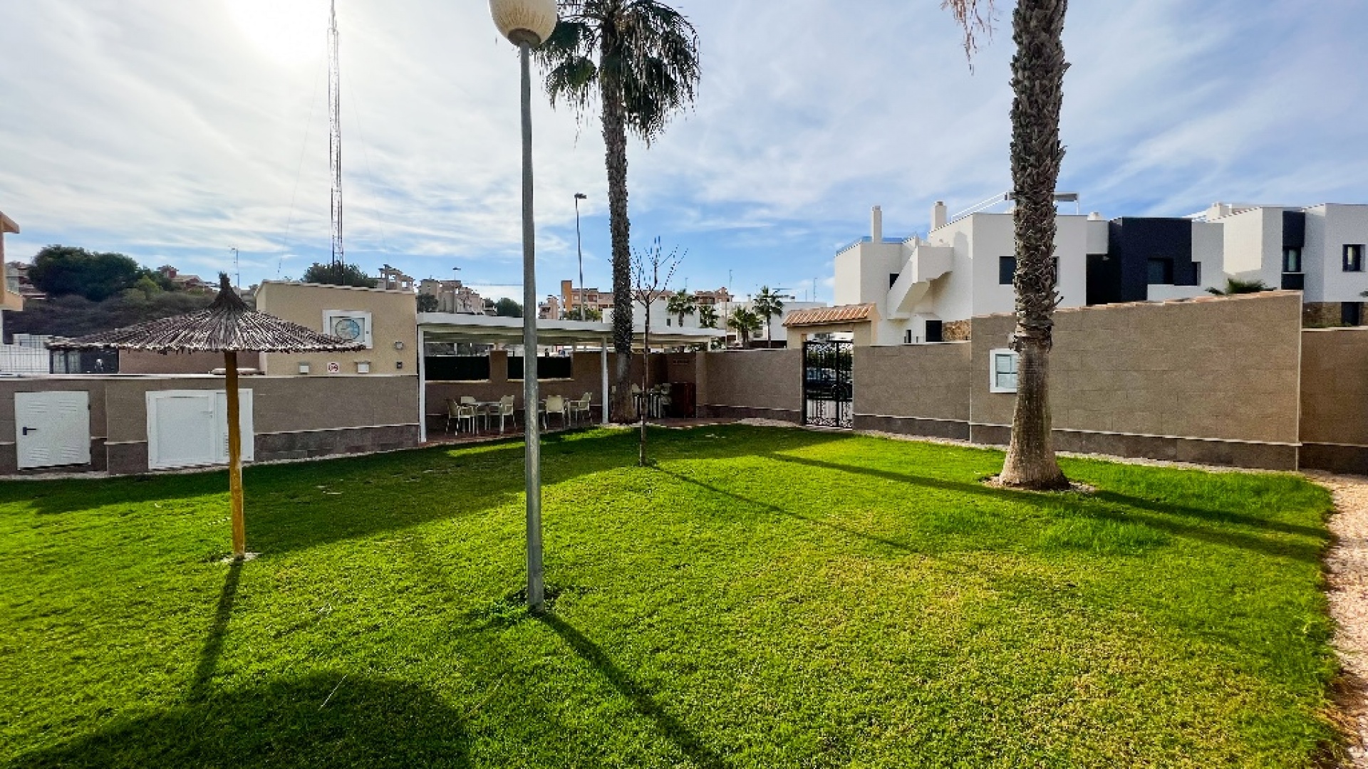 Resale - Townhouse - Villamartin - entre golf