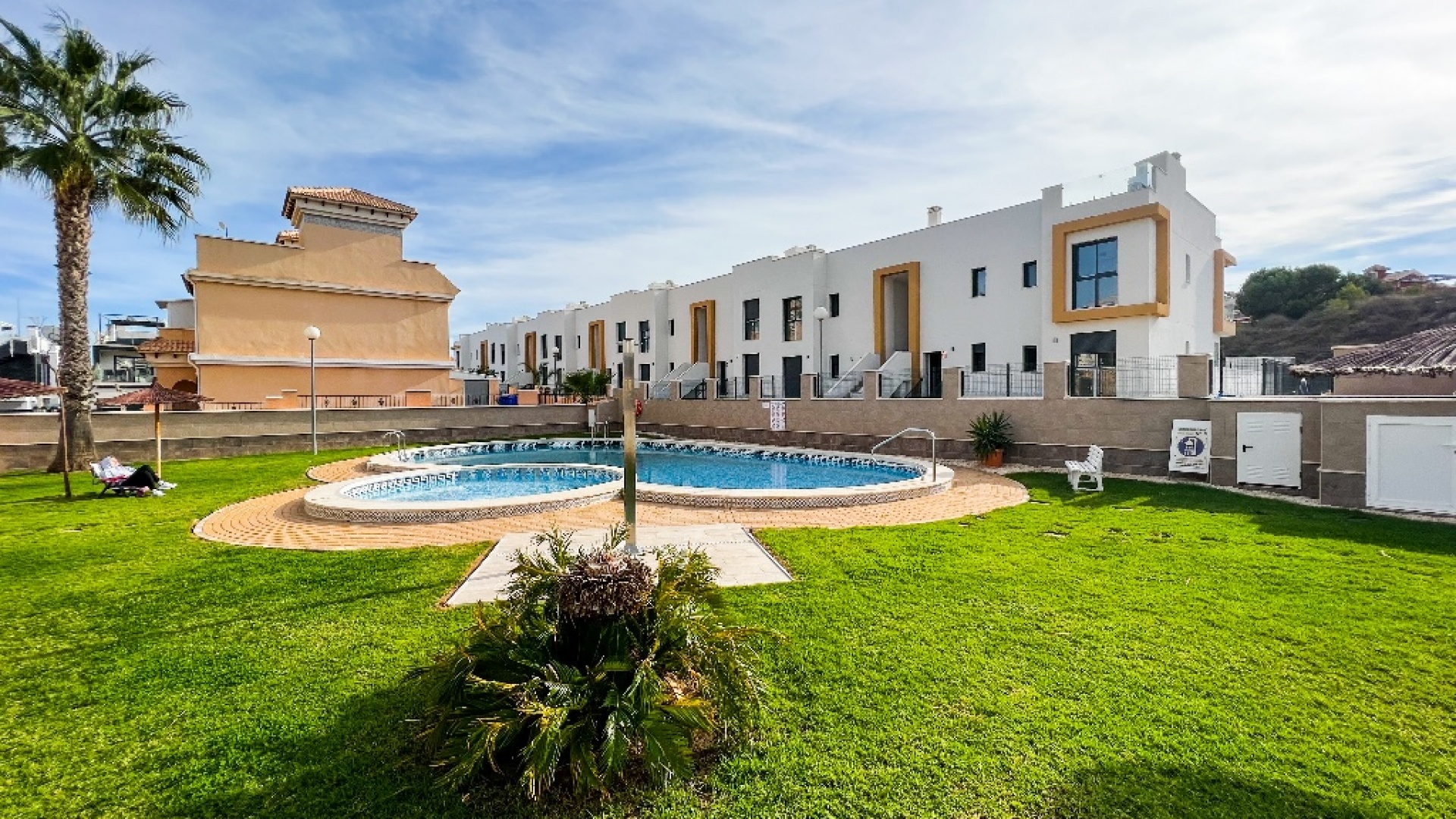 Resale - Townhouse - Villamartin - entre golf