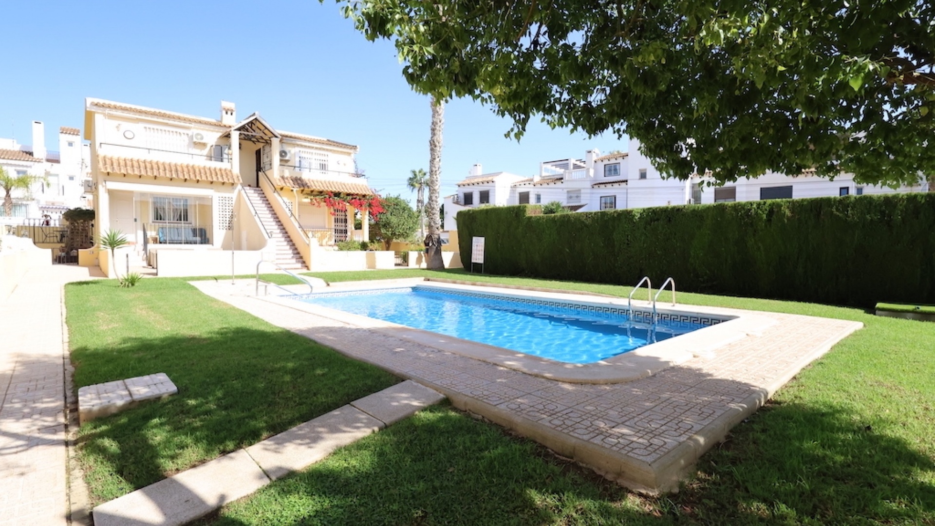 Resale - Townhouse - Villamartin - lomas del golf