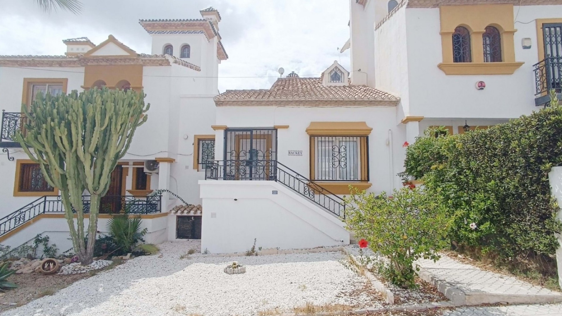 Resale - Townhouse - Villamartin - Res. Sevilla