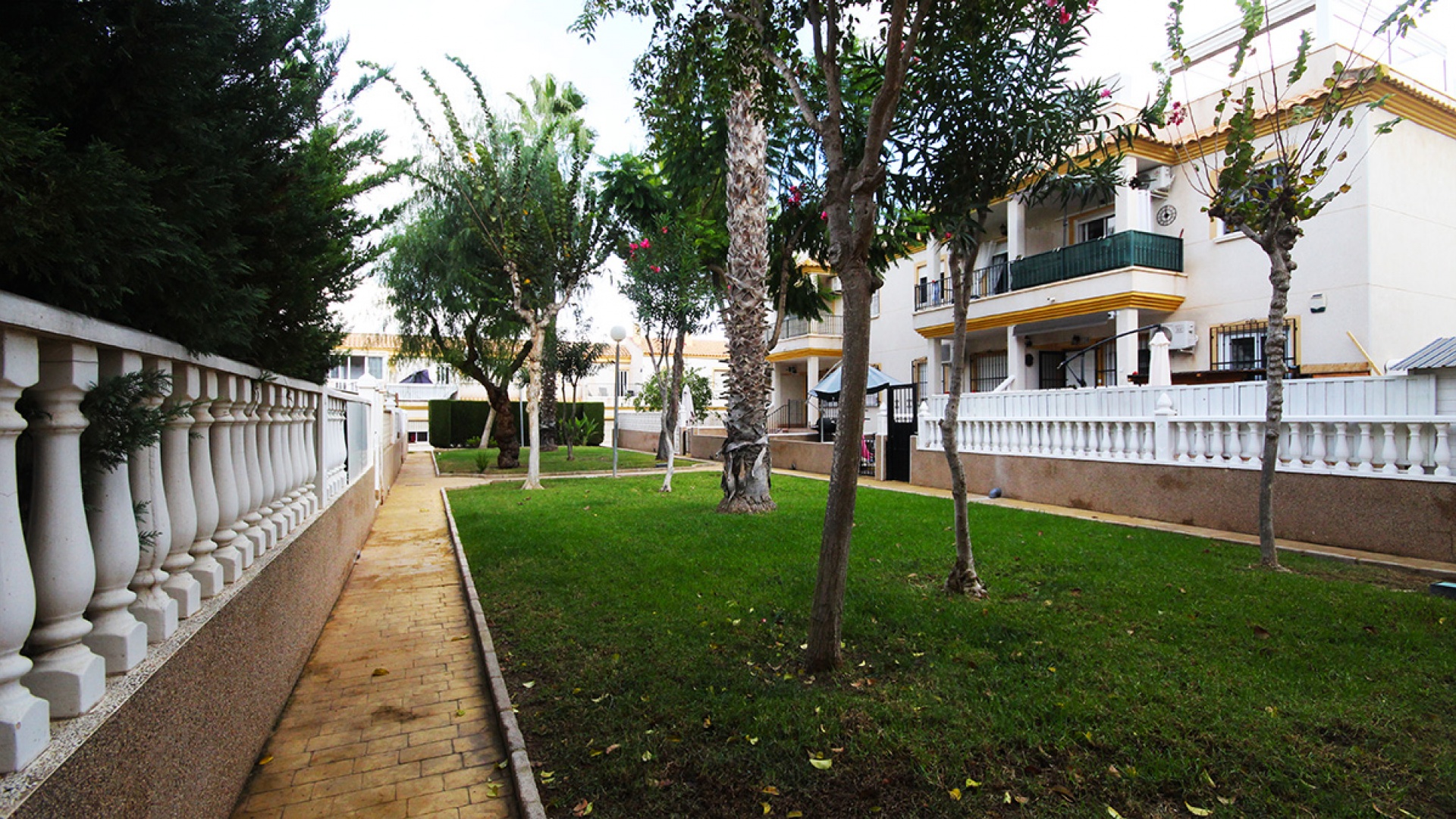 Resale - Townhouse - Villamartin - st james hill