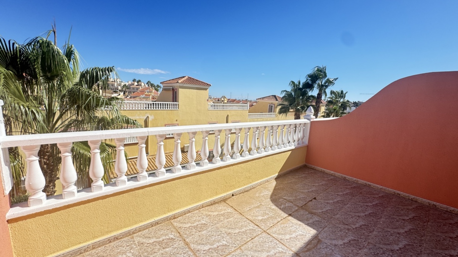 Resale - Townhouse - Villamartin