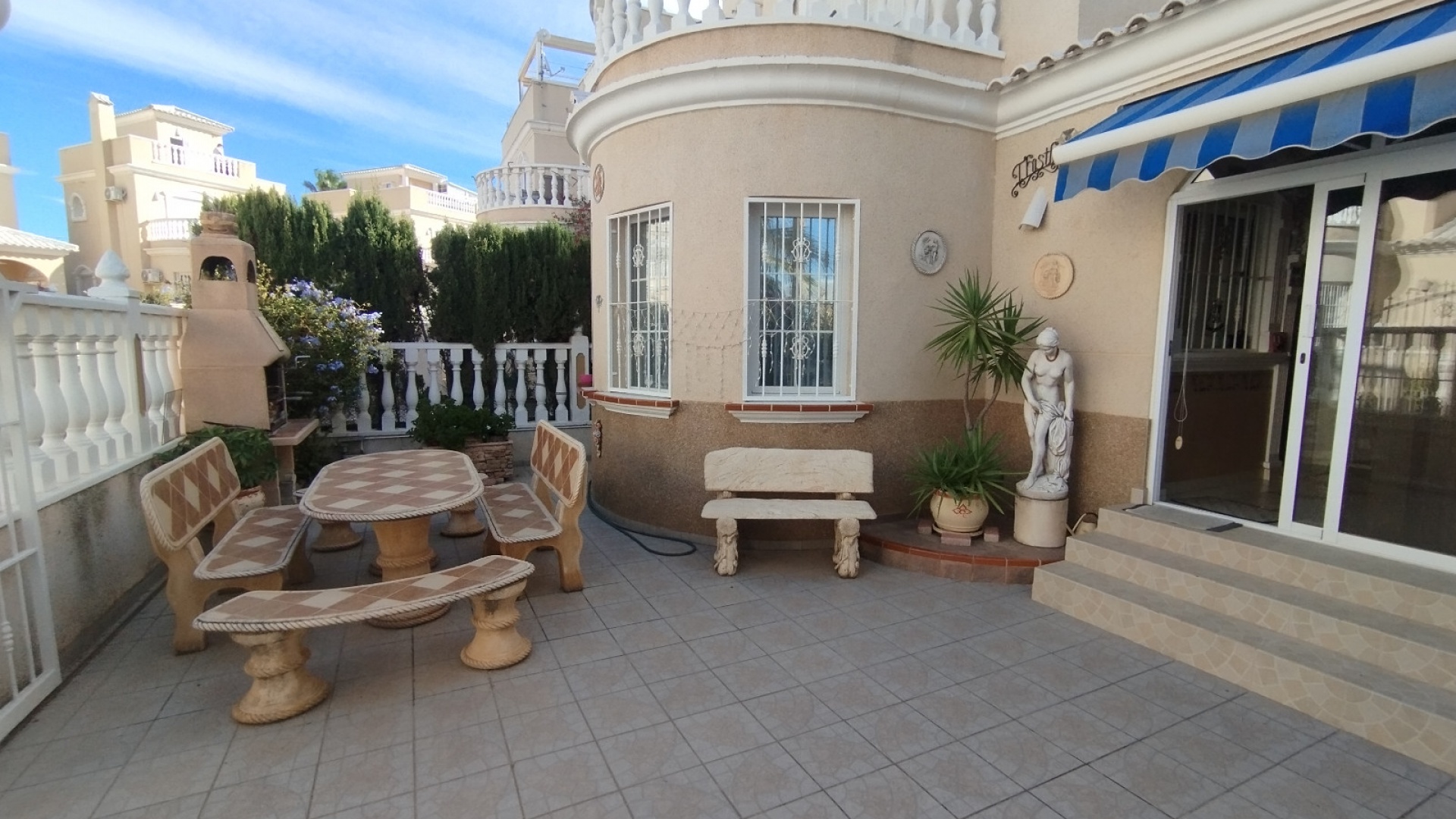 Resale - Villa - Los Altos - villas del duque