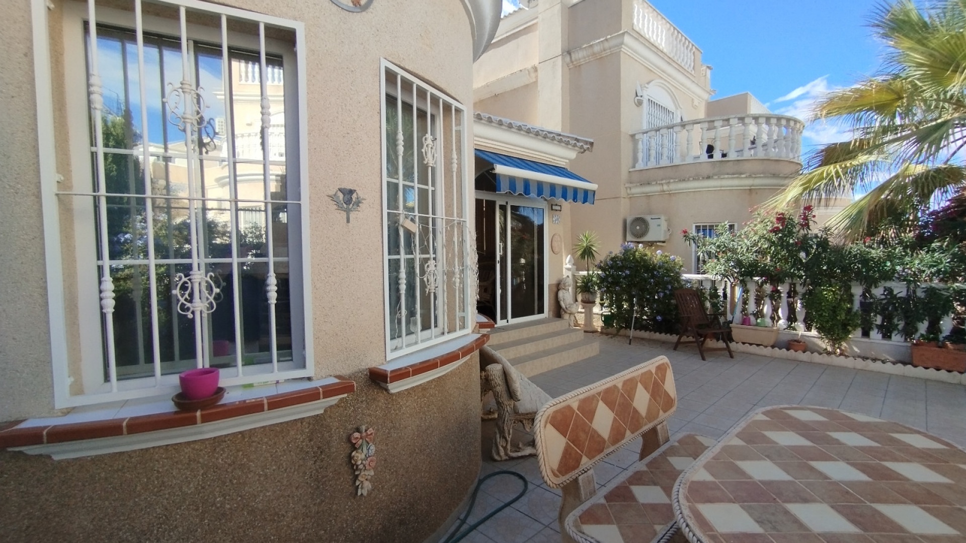 Resale - Villa - Los Altos - villas del duque