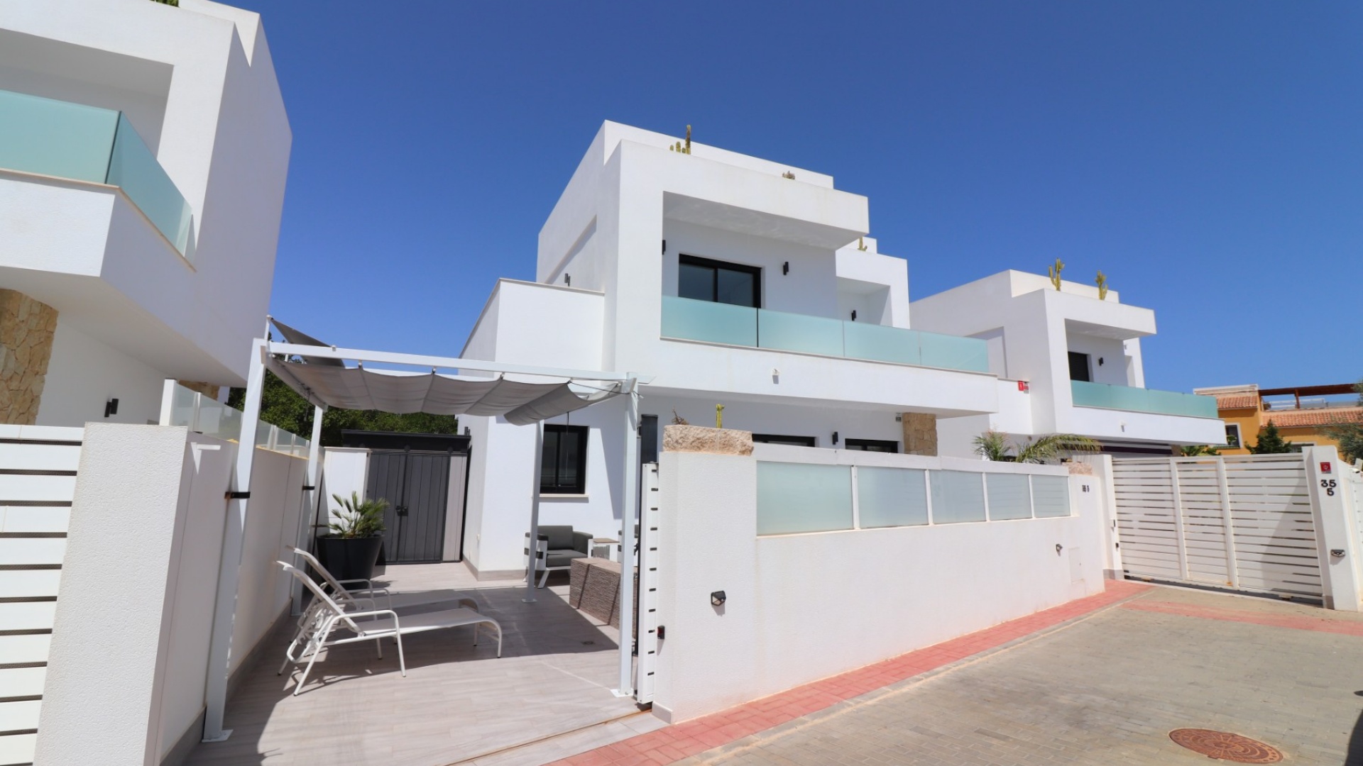 Resale - Villa - Los Montesinos - La Herrada