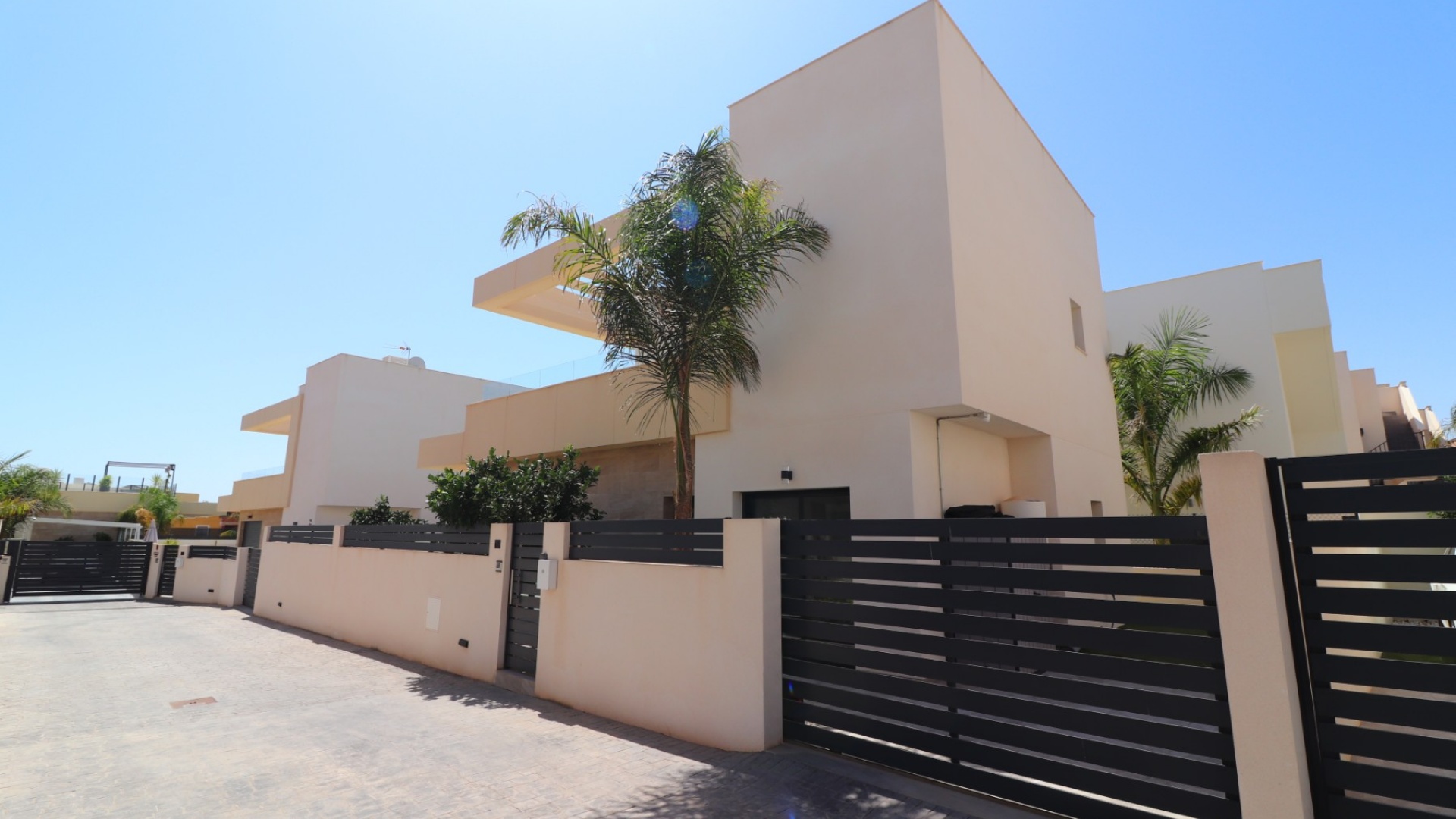 Resale - Villa - Los Montesinos - La Herrada