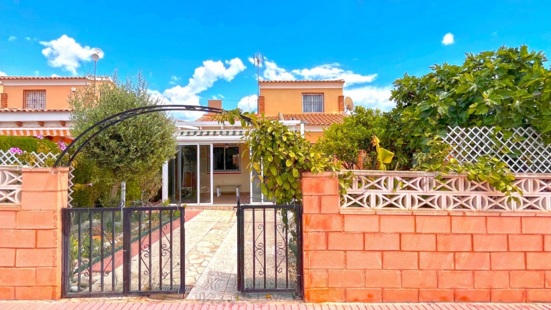 Resale - Villa - Playa Flamenca - las chismosas