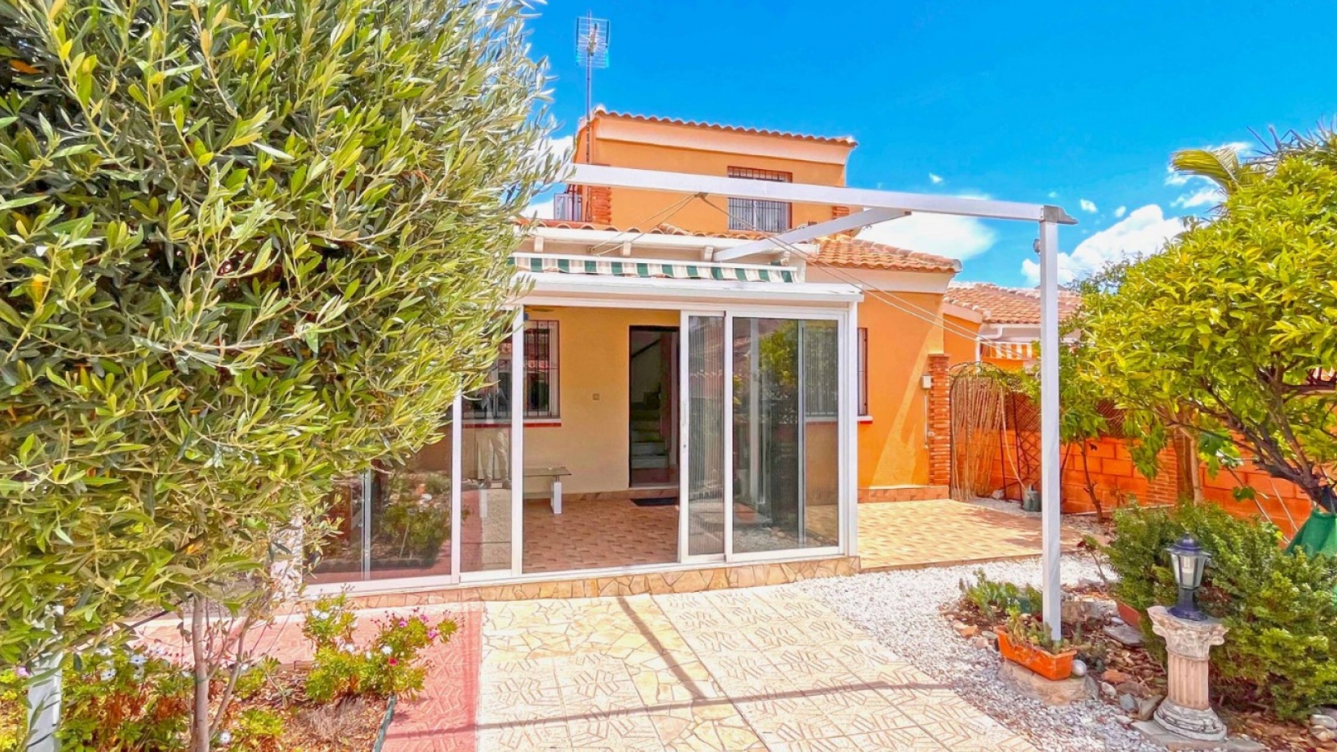 Resale - Villa - Playa Flamenca - las chismosas