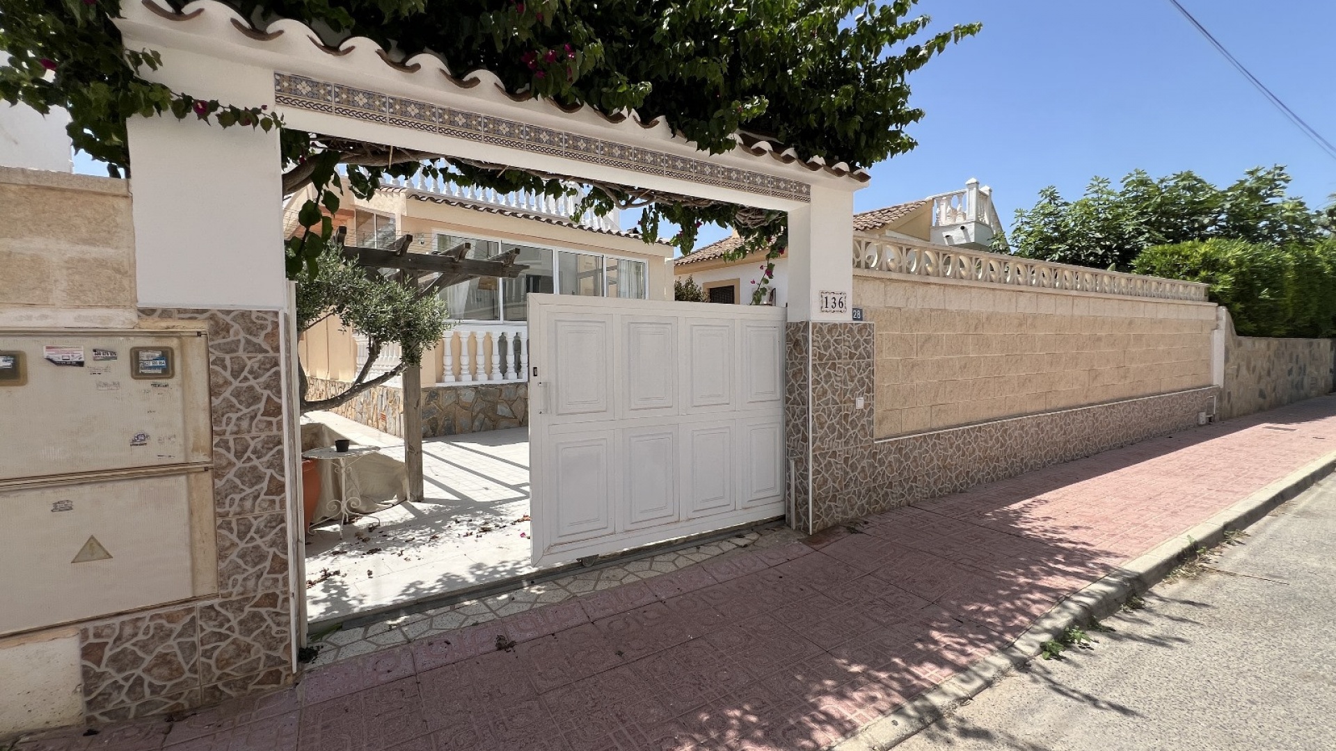 Resale - Villa - Playa Flamenca - Urb Horizonte