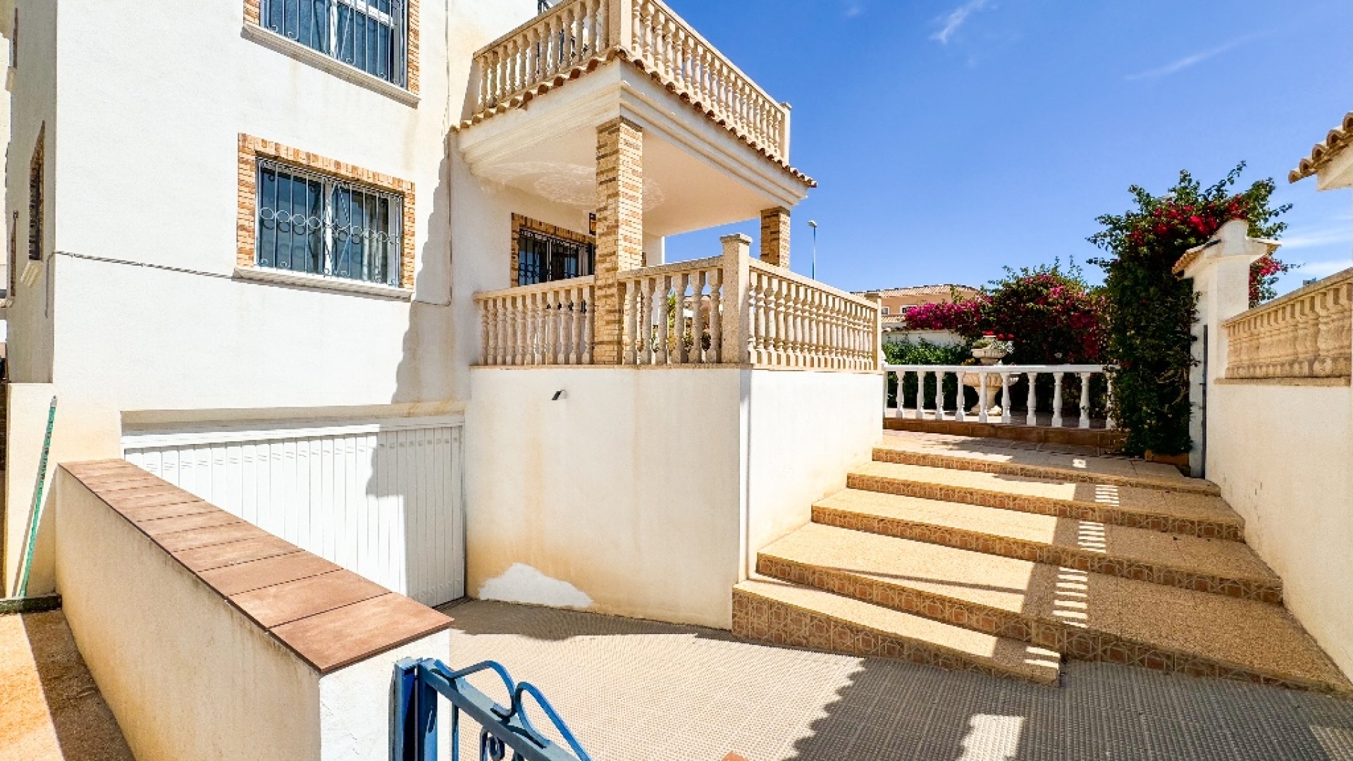 Resale - Villa - Punta Prima