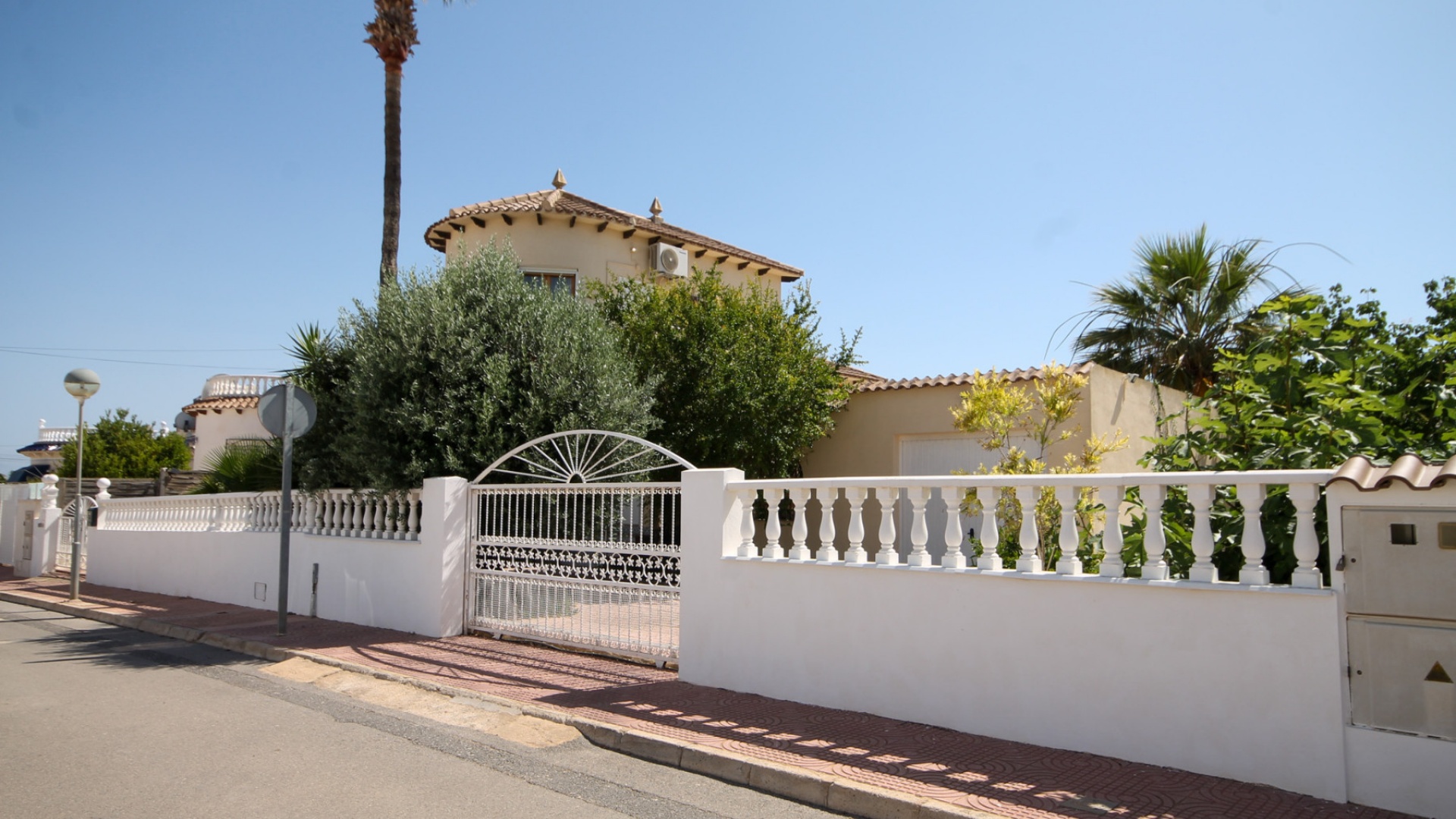 Resale - Villa - Villamartin - blue lagoon